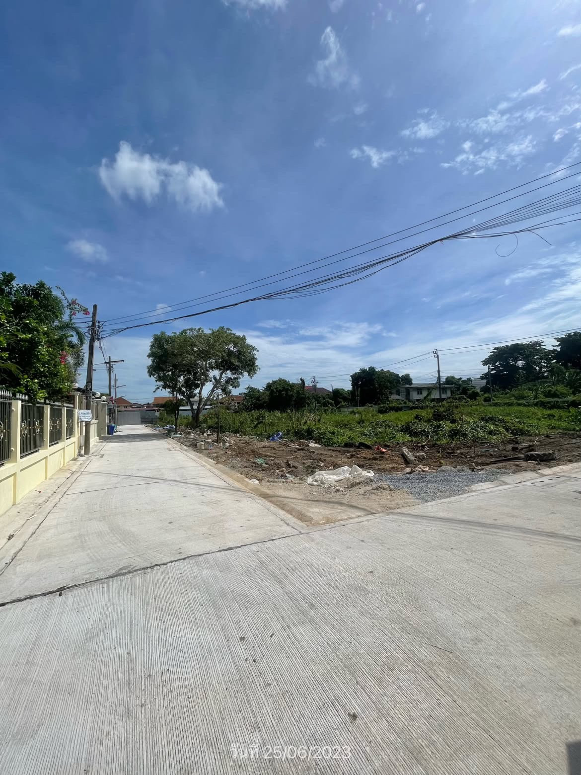 Land for rent, 500 square wah, Soi Phetkasem 48 | Good location, next to the road on 3 sides | Near MRT Phetkasem 48, only 1.2 kilometers. Land for rent, 500 square wah, Soi Phetkasem 48 | Good location, next to the road on 3 sides | Near MRT Phetkasem 48, only 1.2 kilometers.