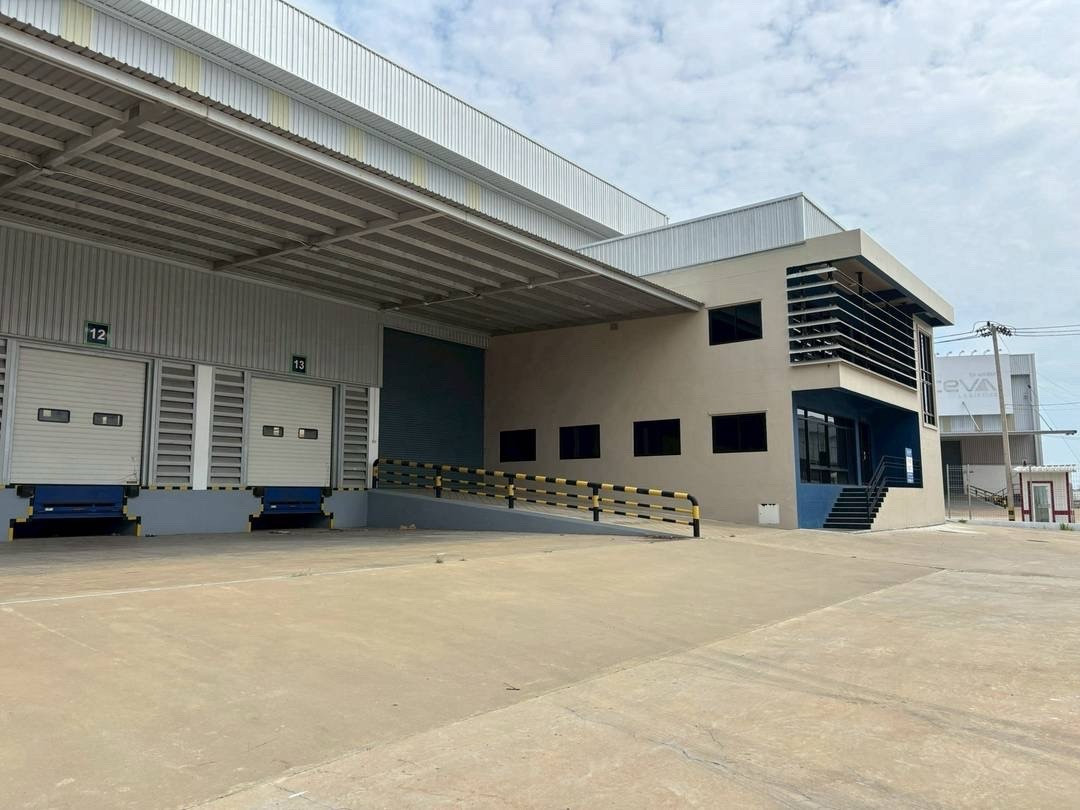 🏭 ให้เช่าโรงงานเดี่ยว (Stand-alone) ขนาด 8,431 ตร.ม. (โดยประมาณ) 📍 บางนา–ตราด กม.20 จ.สมุทรปราการ  📐 พื้นที่โรงงาน: 7,524 ตร.ม. ⚖️ รับน้ำหนักพื้น: 5 ตัน/ตร.ม.  🏢 พื้นที่ออฟฟิศ (2 ชั้น): 648 ตร.ม.