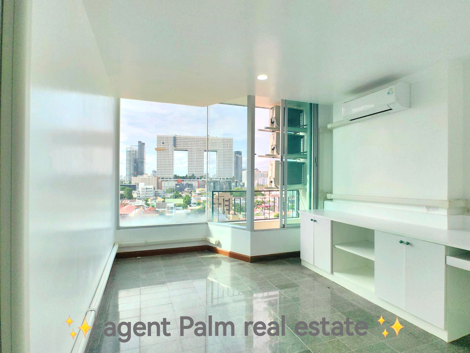 🏙️✨ Rare Opportunity❗ ขายคอนโด 2 ห้องนอน ใจกลางพหลโยธิน 💥 ห้องใหญ่ วิวสวย รีโนเวทแล้ว พร้อมอยู่ 🏙️✨ Rare Opportunity❗ ขายคอนโด 2 ห้องนอน ใจกลางพหลโยธิน 💥 ห้องใหญ่ วิวสวย รีโนเวทแล้ว พร้อมอยู่