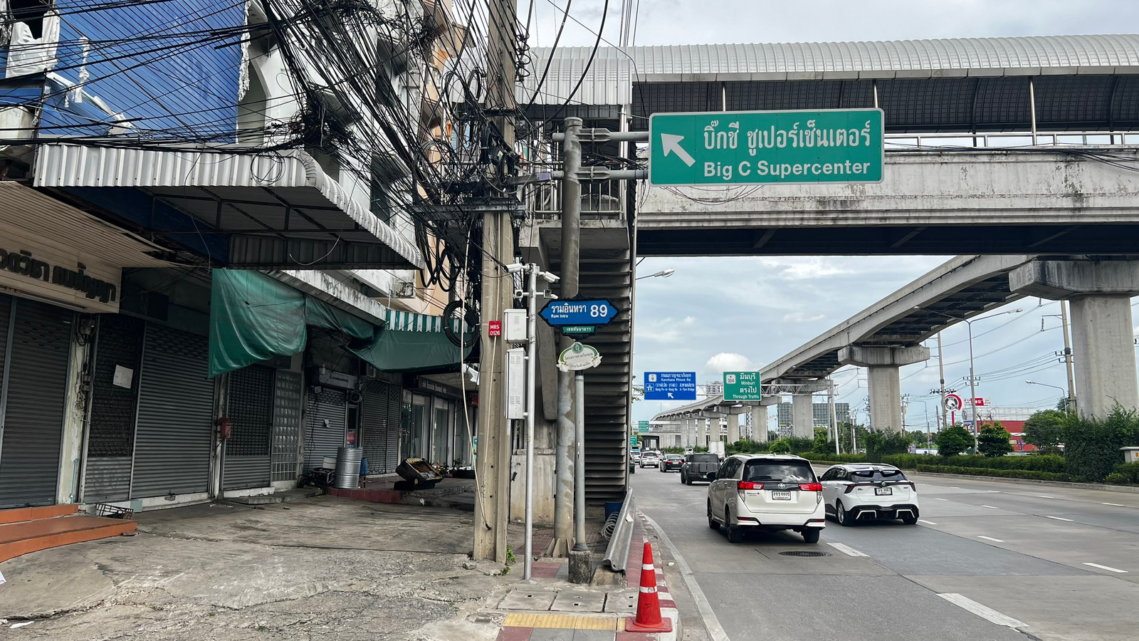 Empty land for sale Soi Ramintra 89, opposite Synphaet Hospital and near the BTS Ramintra Station KM 9. Empty land for sale Soi Ramintra 89, opposite Synphaet Hospital and near the BTS Ramintra Station KM 9.