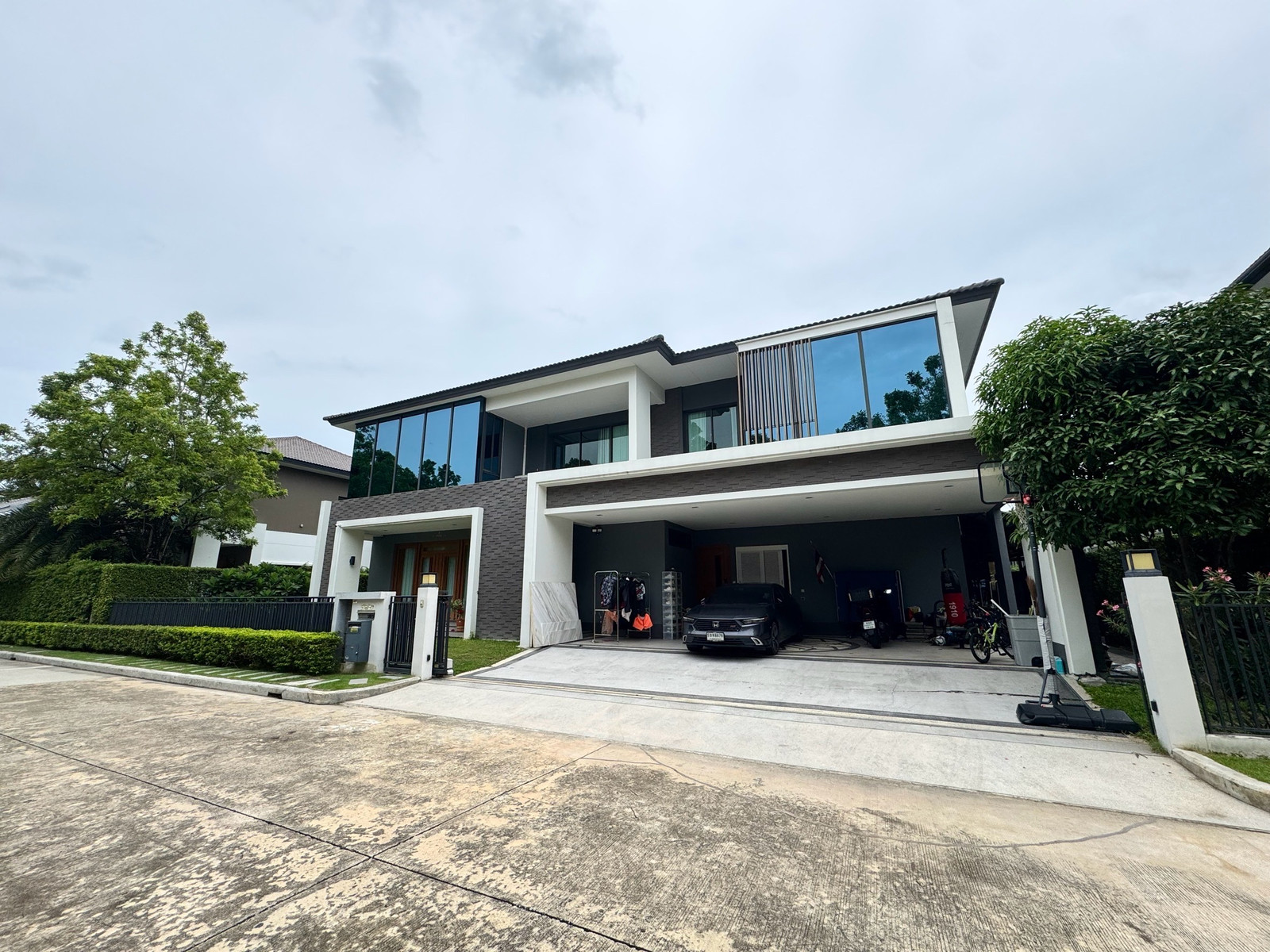 Luxurious house with 5 bedrooms with full built-ins | The Grand Lux Bangna Luxurious house with 5 bedrooms with full built-ins | The Grand Lux Bangna