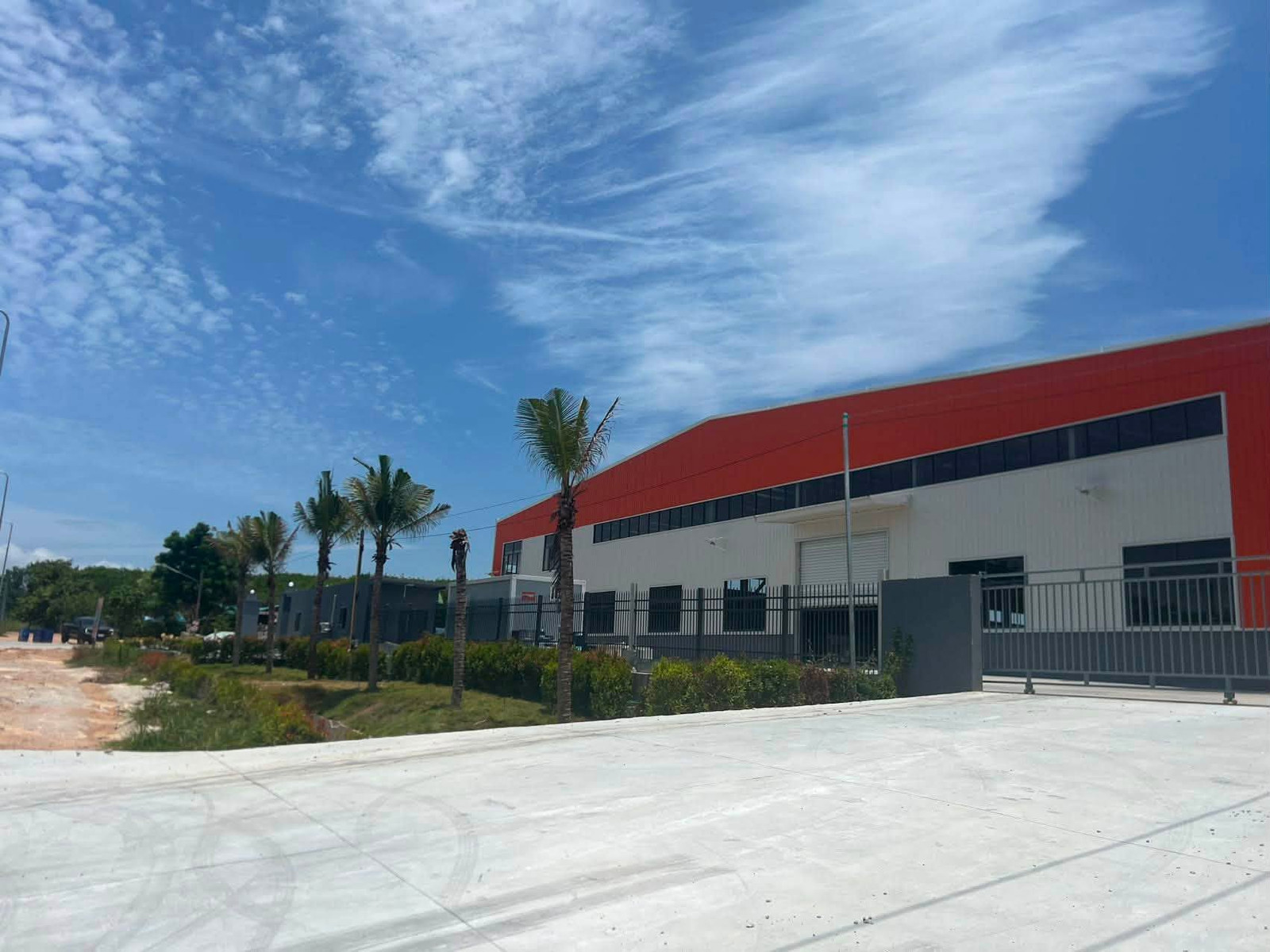 For Rent, 📦 Warehouse with Office | Sizes 3,600 sq.m. &amp; 5,300 sq.m. 🟪 Purple Stripe Zone 📍 Nikhom Phatthana, Rayong – รูปที่ 2