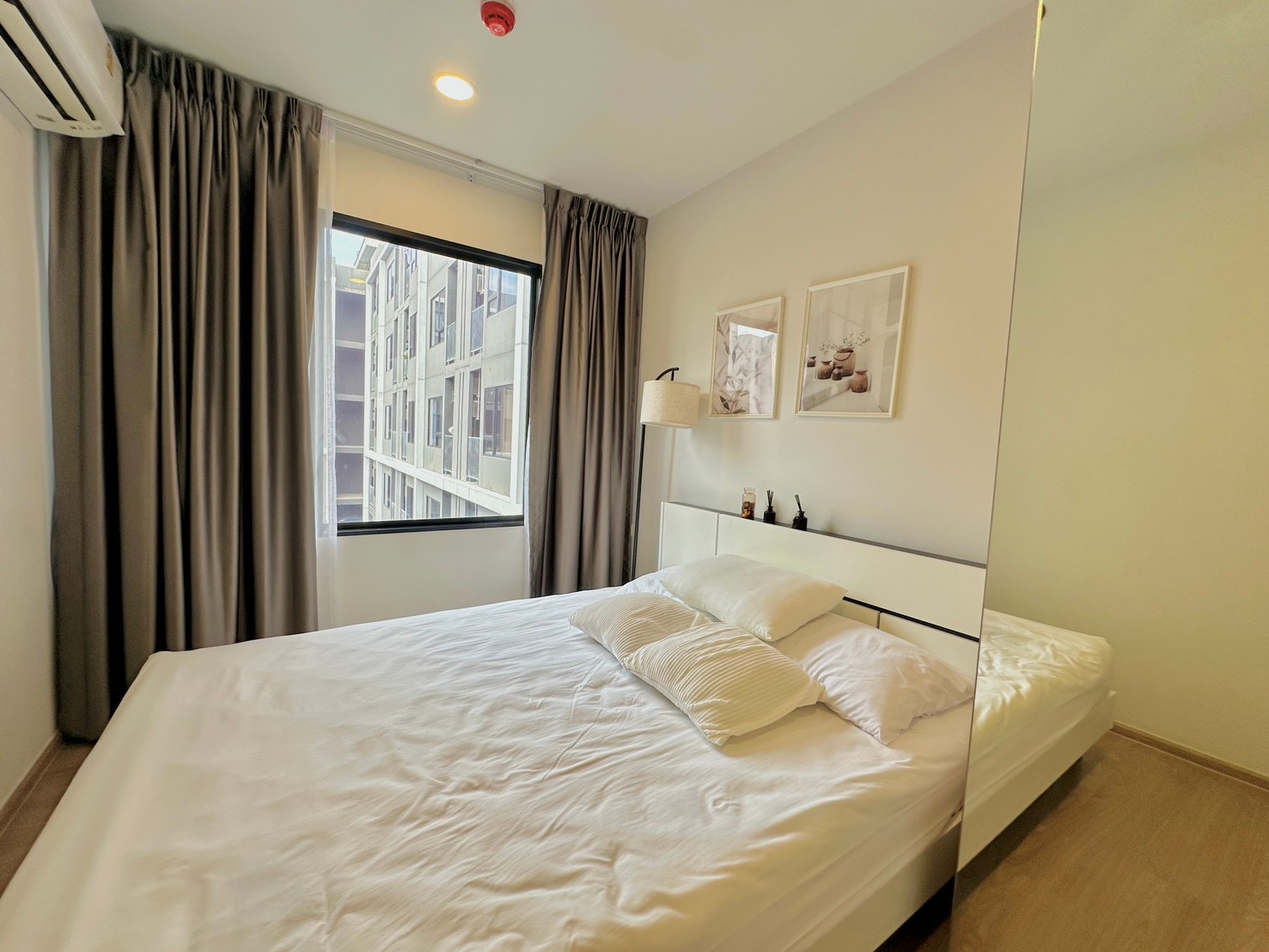 Prime Location, Move-In Ready! Condo for Rent at Chewathai Pinklao, 29.87 Sq.m. Ideal for Doctors/Nurses (Siriraj Hospital), Students/Lecturers (Thammasat & Silpakorn Universities), and City Professionals Prime Location, Move-In Ready! Condo for Rent at Chewathai Pinklao, 29.87 Sq.m. Ideal for Doctors/Nurses (Siriraj Hospital), Students/Lecturers (Thammasat & Silpakorn Universities), and City Professionals