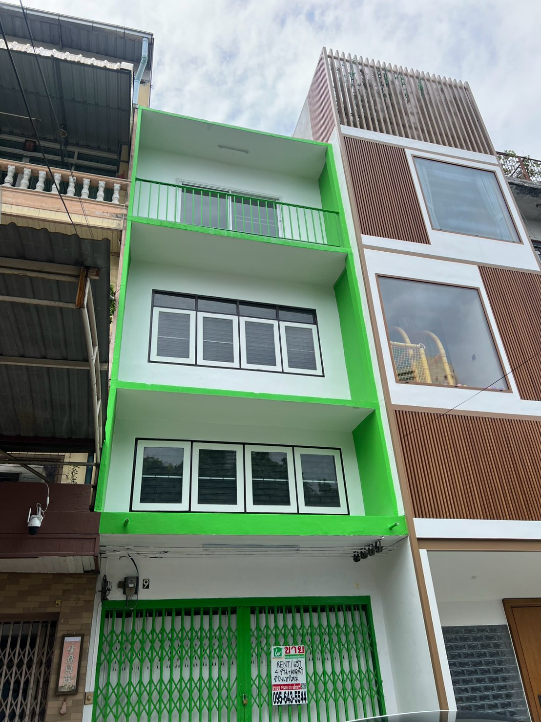 Commercial Building for Rent in Charoen Nakhon 7, 18 sq.wah 250 sq.m. 4 Beds 3 Baths, Newly Renovated Near ICONSIAM THB 40,000 /Month Commercial Building for Rent in Charoen Nakhon 7, 18 sq.wah 250 sq.m. 4 Beds 3 Baths, Newly Renovated Near ICONSIAM THB 40,000 /Month
