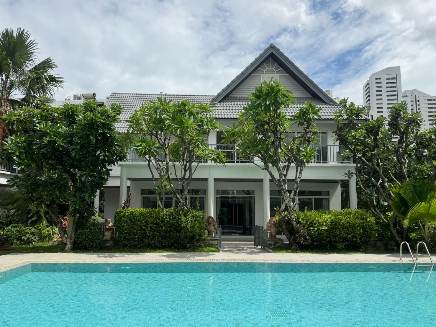 For Rent Single House at Soi Ekkamai - Sukhumvit 63 Bangkok Thailand | Welcome Pet Friendly | Shared Swimming Pool and Big Garden For Rent Single House at Soi Ekkamai - Sukhumvit 63 Bangkok Thailand | Welcome Pet Friendly | Shared Swimming Pool and Big Garden