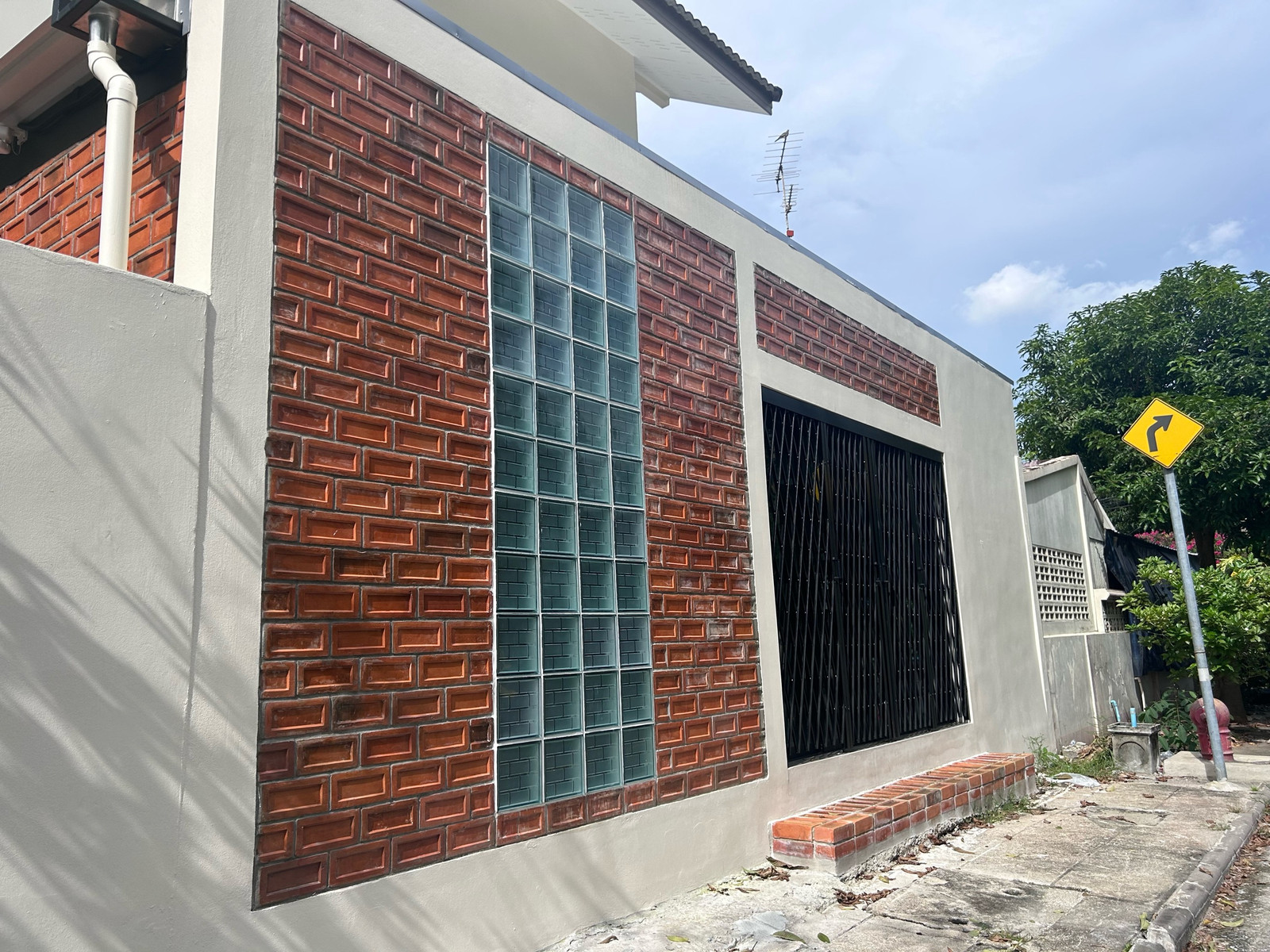 Shop Space for Rent on Soi 11, Near Siam Park | 30+ sqm | THB 14,000/month Shop Space for Rent on Soi 11, Near Siam Park | 30+ sqm | THB 14,000/month