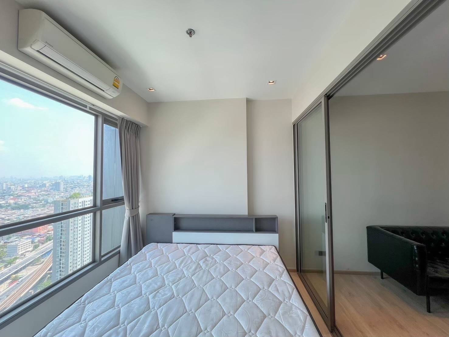 Condo for rent, Wisdom Ratchada Tha Phra, size 29 sq m, 35th floor, price 15000 baht, interested line @900cqqhk tel 0859114585