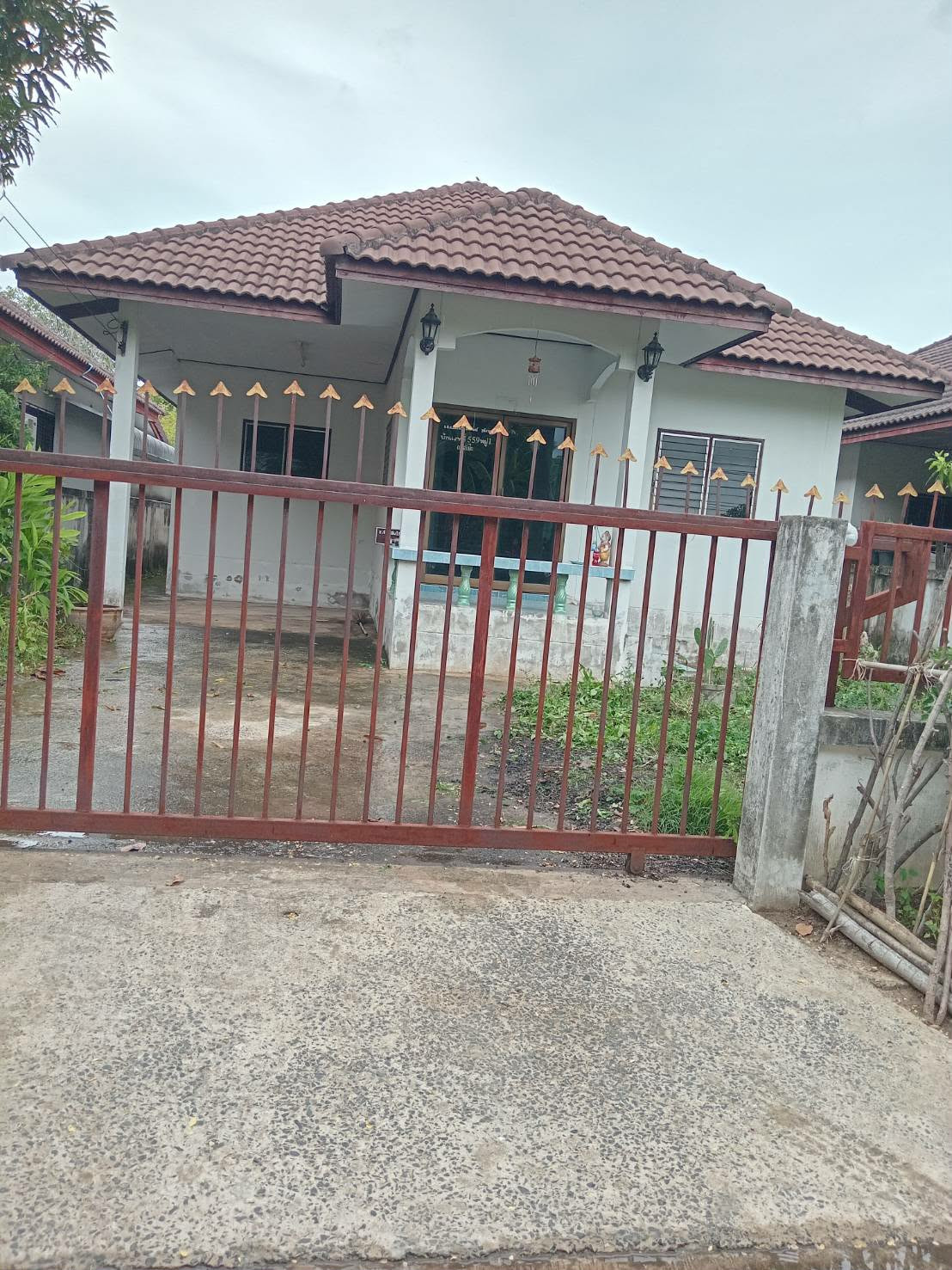 🏡🔥 House for sale at special price 1.35 million baht! Single house, area 60 sq m., good location, near the mall and main road.