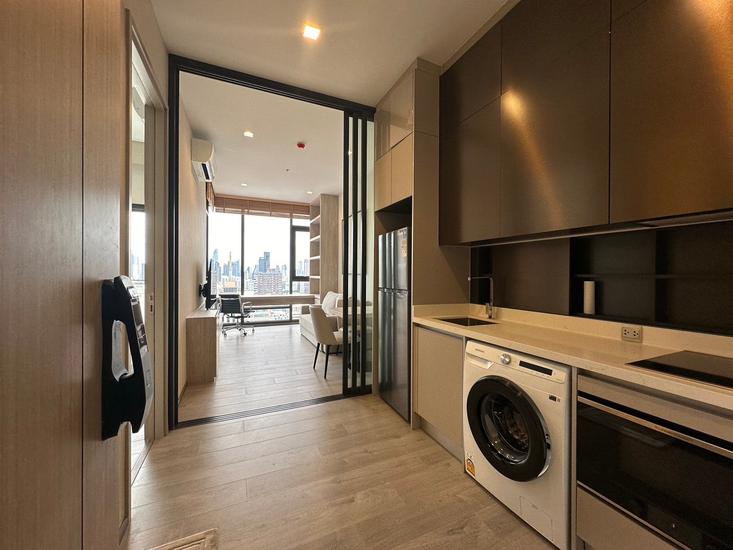 Amazing 1 Bed with Rooftop Pool 35K Center of BKK Amazing 1 Bed with Rooftop Pool 35K Center of BKK