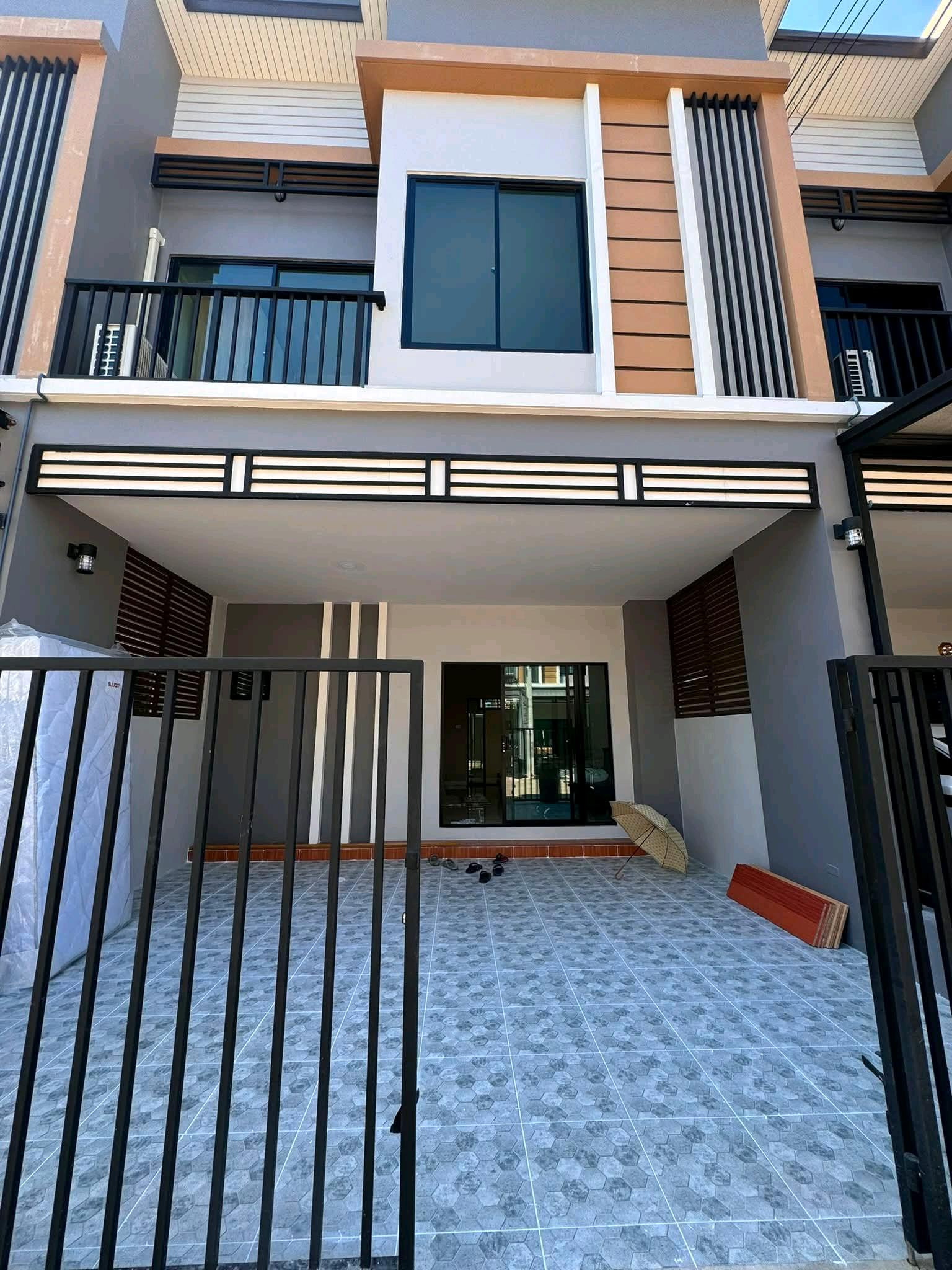 For rent, The Atrium Village (Phermsin 20, Intersection 5), large townhome, beautifully decorated, 3 bedrooms, 2 bathrooms, rent only 17,500 baht/month📅 House available 1 October 2026. – รูปที่ 3
