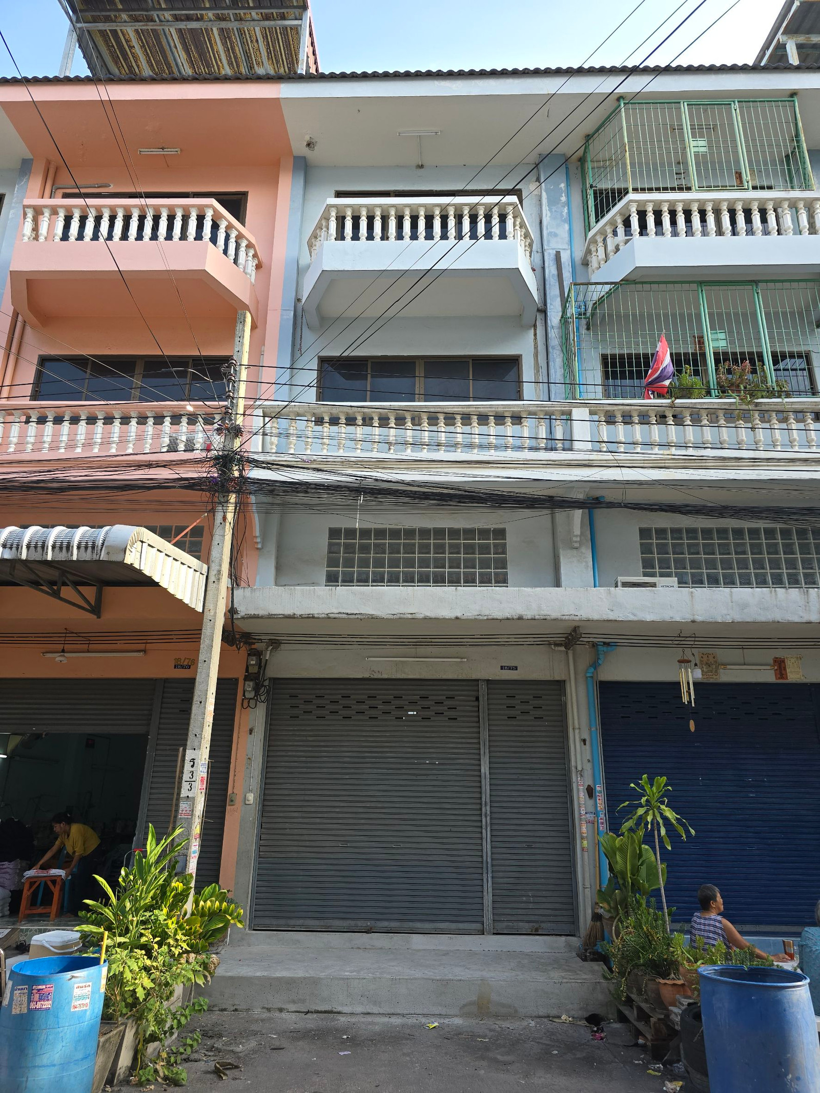 Urgent sale!! Commercial building, 3 and a half floors, Rama 2 Road 📍 Soi 51, Intersection 5, near Big C Department Store.