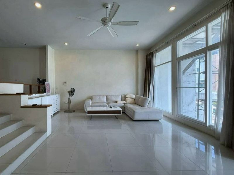 ให้เช่าบ้านพักตากอากาศ ใกล้บางแสน ติดทะเล หมู่บ้านเฮอร์ริเทจ บางพระ 4 ชั้น 3 ห้องนอน – รูปที่ 3