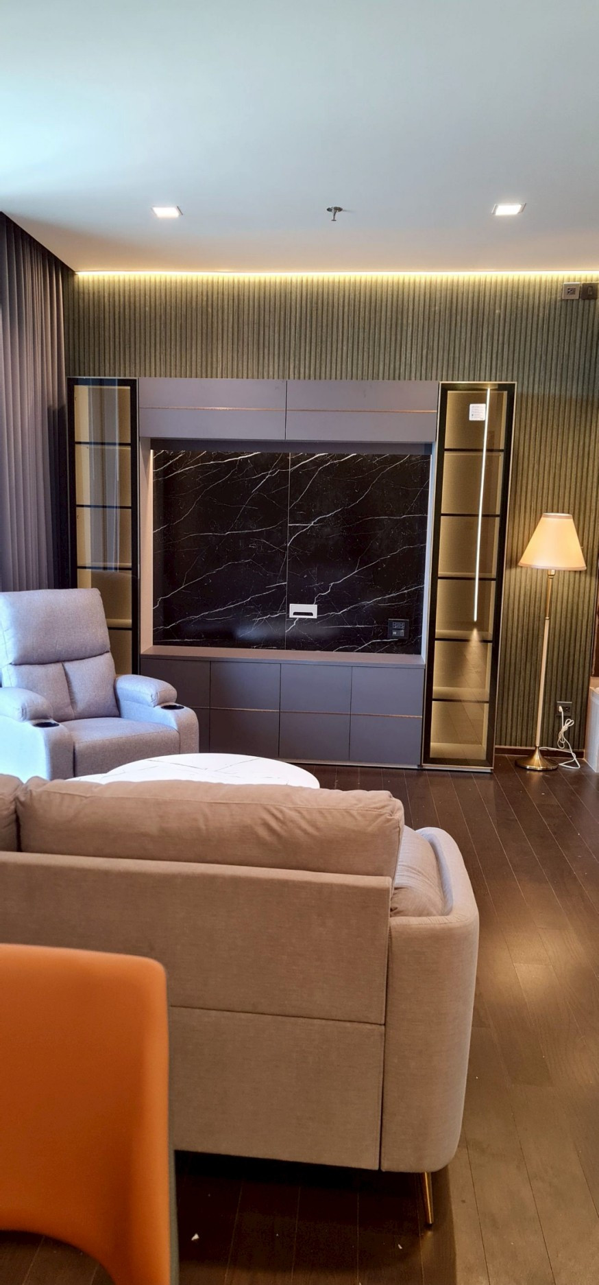 For Sale | LINE Ratchathewi | 3 Bedrooms | 140 Sq.m. | High Floor | Line: puttcapital For Sale | LINE Ratchathewi | 3 Bedrooms | 140 Sq.m. | High Floor | Line: puttcapital
