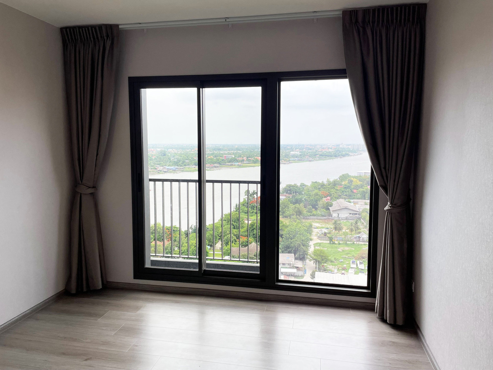 Condo for sale at The Politan Aqaua, view along the Chao Phraya River, empty room, price 2Mb. Condo for sale at The Politan Aqaua, view along the Chao Phraya River, empty room, price 2Mb.