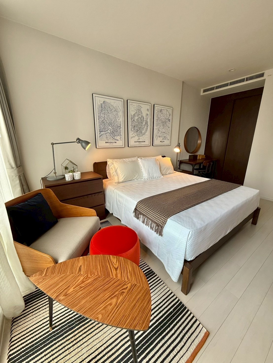 Newly Renavated 2 Beds For rent @ Ploenchit 85K. Newly Renavated 2 Beds For rent @ Ploenchit 85K.