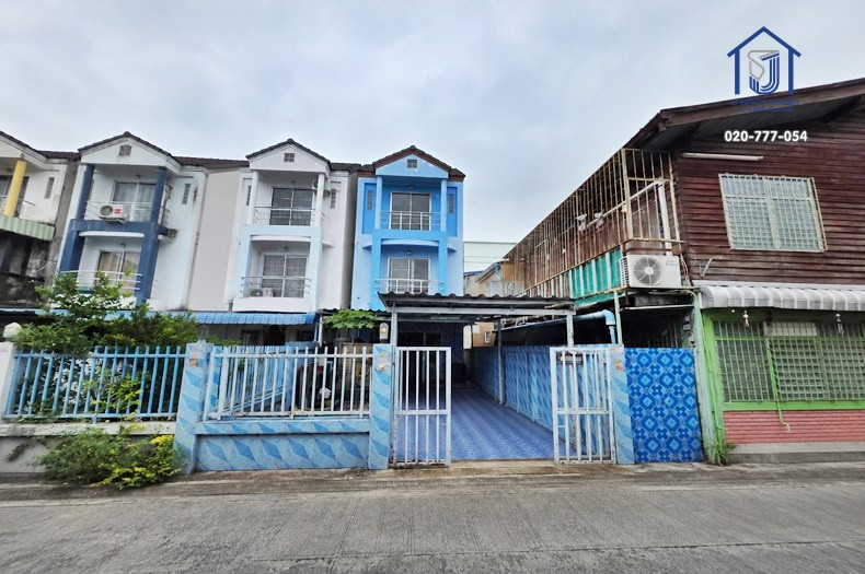 Townhouse for sale, 3 floors, 30 square meters, corner house, Soi Assumption 13, near Assumption College Thonburi.