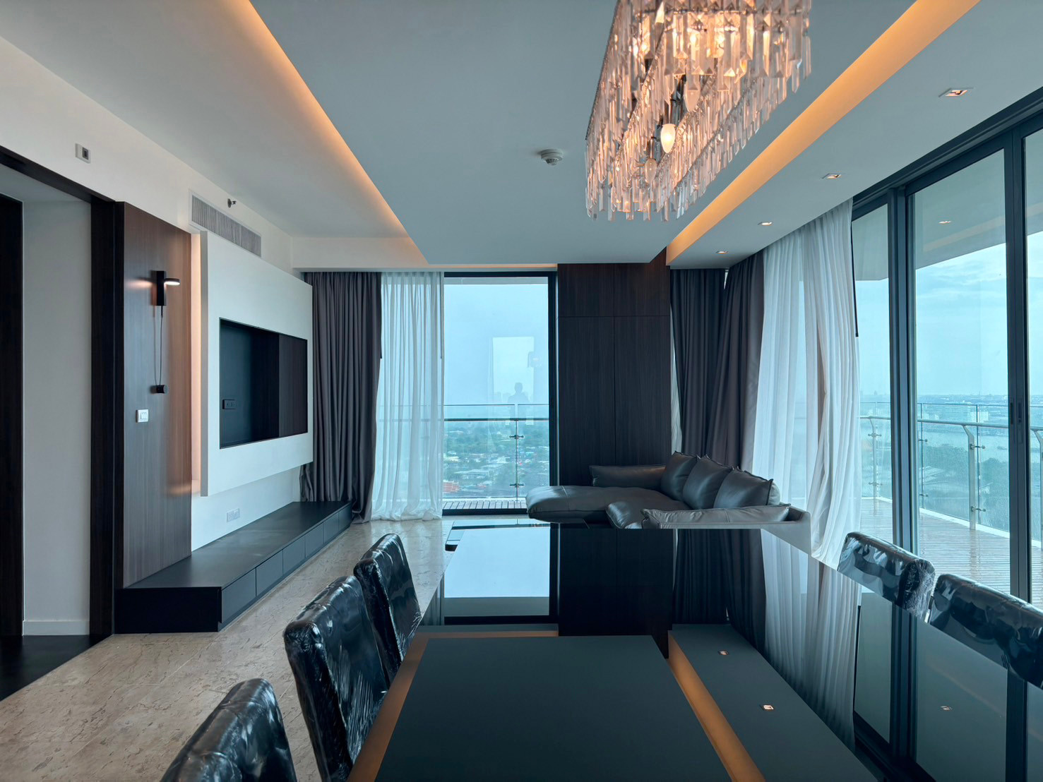 Condo for sale/rent, The Pano Rama 3, size 224.79 square meters, 3 bedrooms, 3 bathrooms, 24th floor, newly renovated, beautiful view, good Feng Shui, ready to move in.