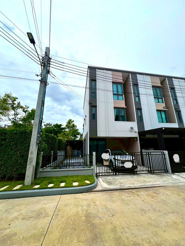Townhome can register company , close to Air Force golf course and 5 minutes to Don Mueang Airport.