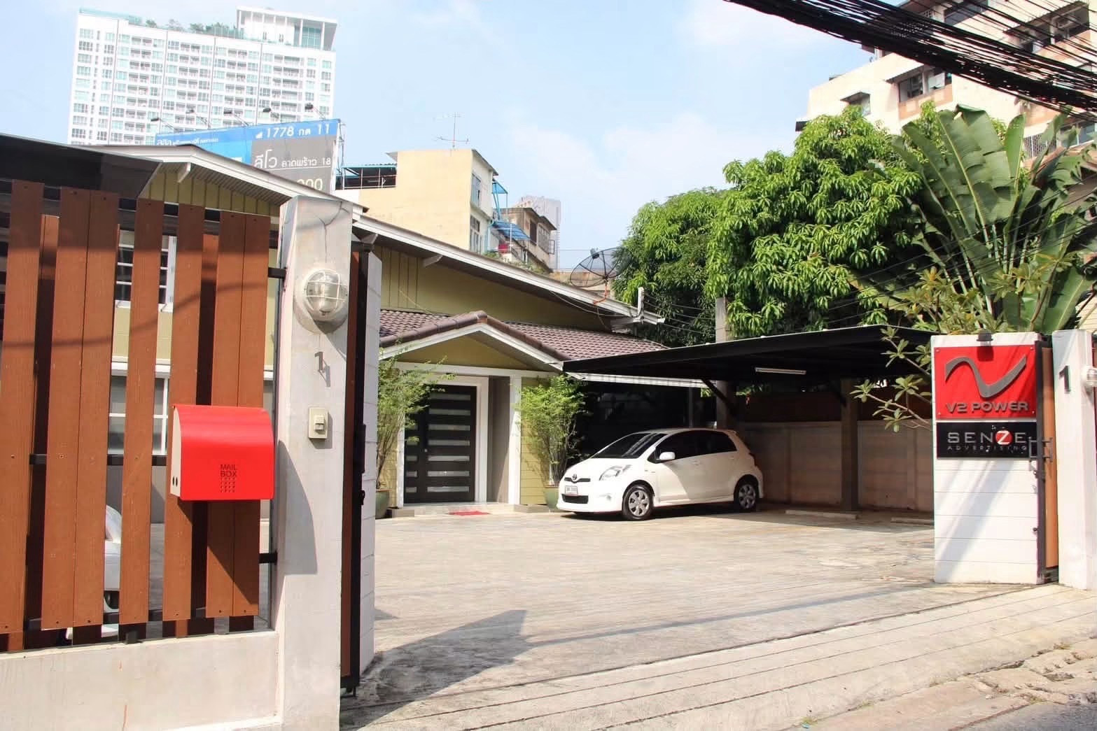 สำหรับเช่า/ขาย โฮมออฟฟิศ ลาดพร้าว ติดรถไฟฟ้า MRT 20 เมตร | ออฟฟิศ บ้านเดี่ยว ที่ดิน 151 ตารางวา | ทำเลใจกลางเมือง | ที่จอดรถยนต์ 10 คัน สำหรับเช่า/ขาย โฮมออฟฟิศ ลาดพร้าว ติดรถไฟฟ้า MRT 20 เมตร | ออฟฟิศ บ้านเดี่ยว ที่ดิน 151 ตารางวา | ทำเลใจกลางเมือง | ที่จอดรถยนต์ 10 คัน