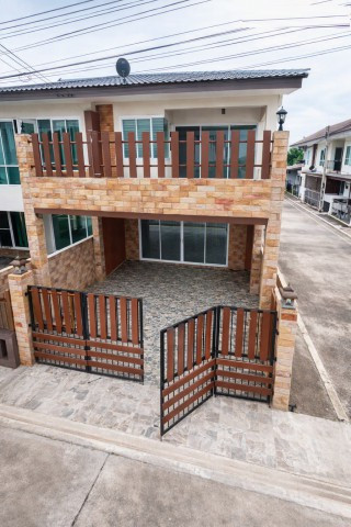 Resort Sriracha Newly Opened 2-3Beds 2Bath Near Tiger Topia Sriracha Zoo 930m.Sriracha Attractions 670m. 20Sq.Wah with 160 Sq.M. Usable Area Sale Price 1,999,999 Baht with Additional Carport and Kitchen Rental 9,000 Baht per Month Suitable 