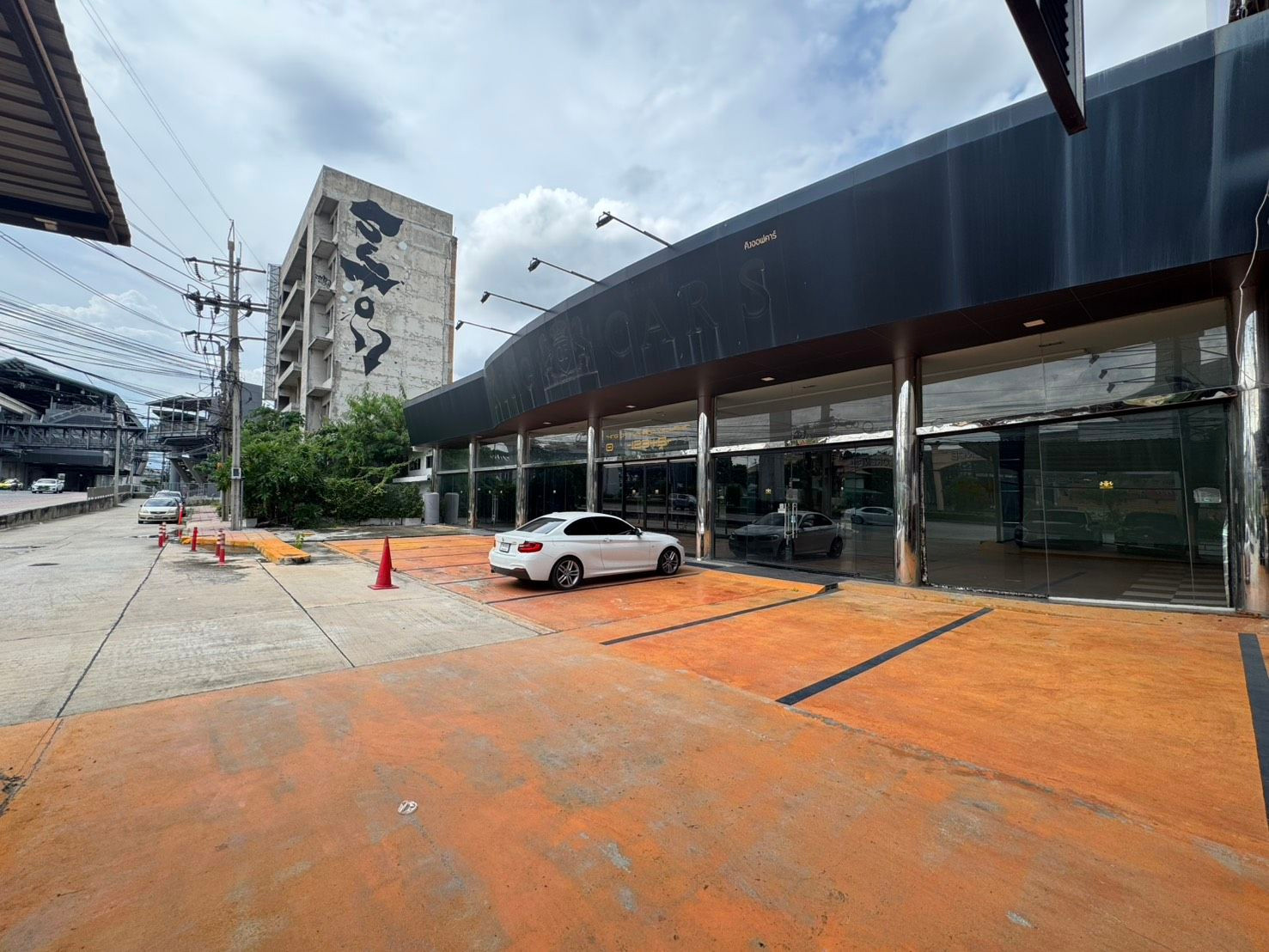 Showroom for rent on Srinakarin Road with 3 buildings, 5 floors, close to the Yellow Line about 150 meters. – รูปที่ 4