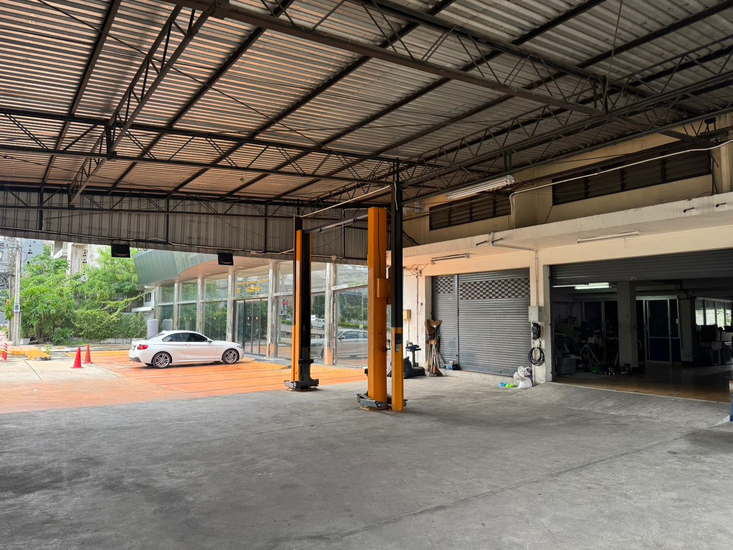 Showroom for rent on Srinakarin Road with 3 buildings, 5 floors, close to the Yellow Line about 150 meters. – รูปที่ 2