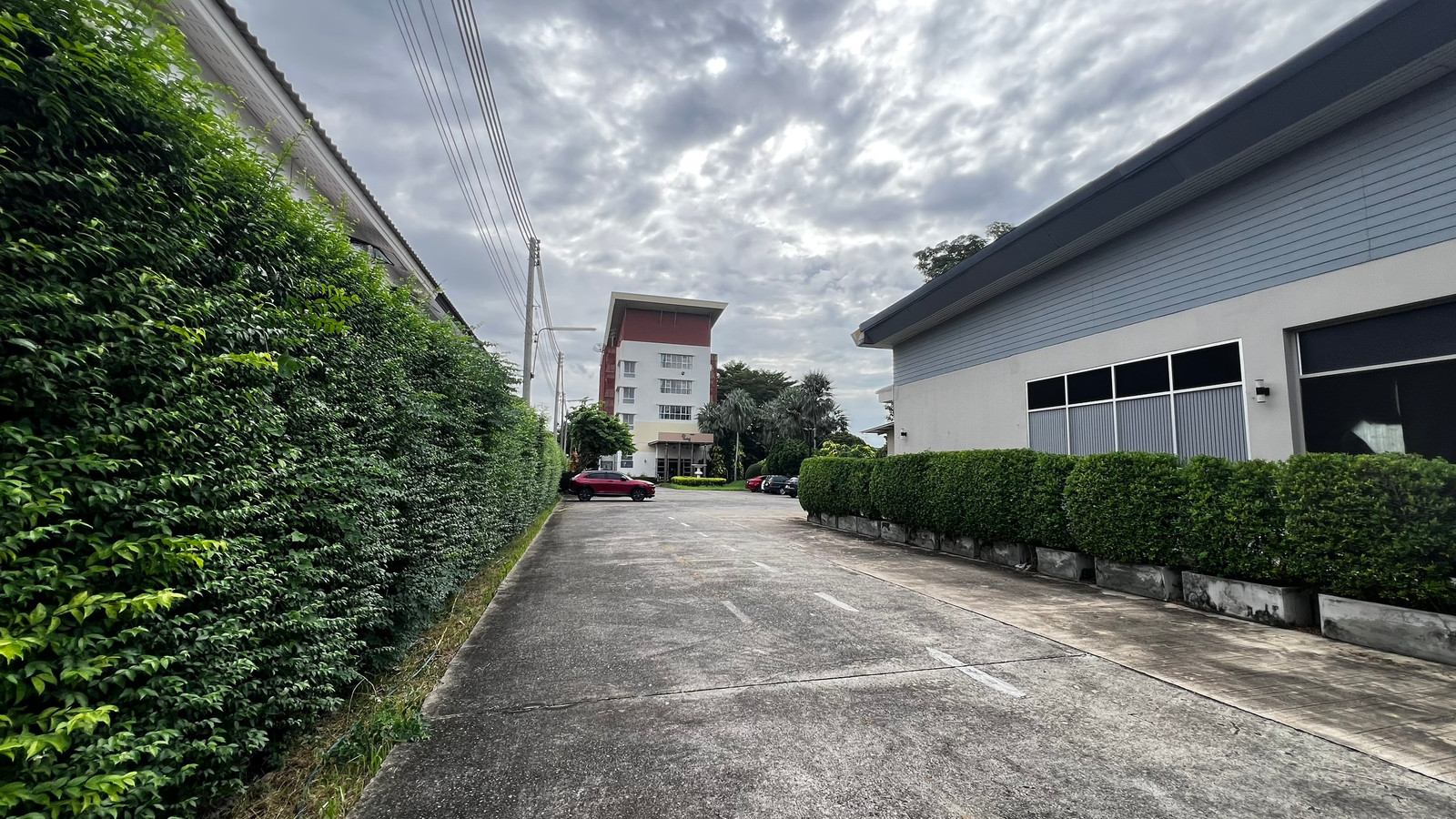 Land and buildings for sale, more than 5 rai (land-hotel-house), Watcharaphon Road, Soi 3-5, Sai Mai District, Bangkok. – รูปที่ 4