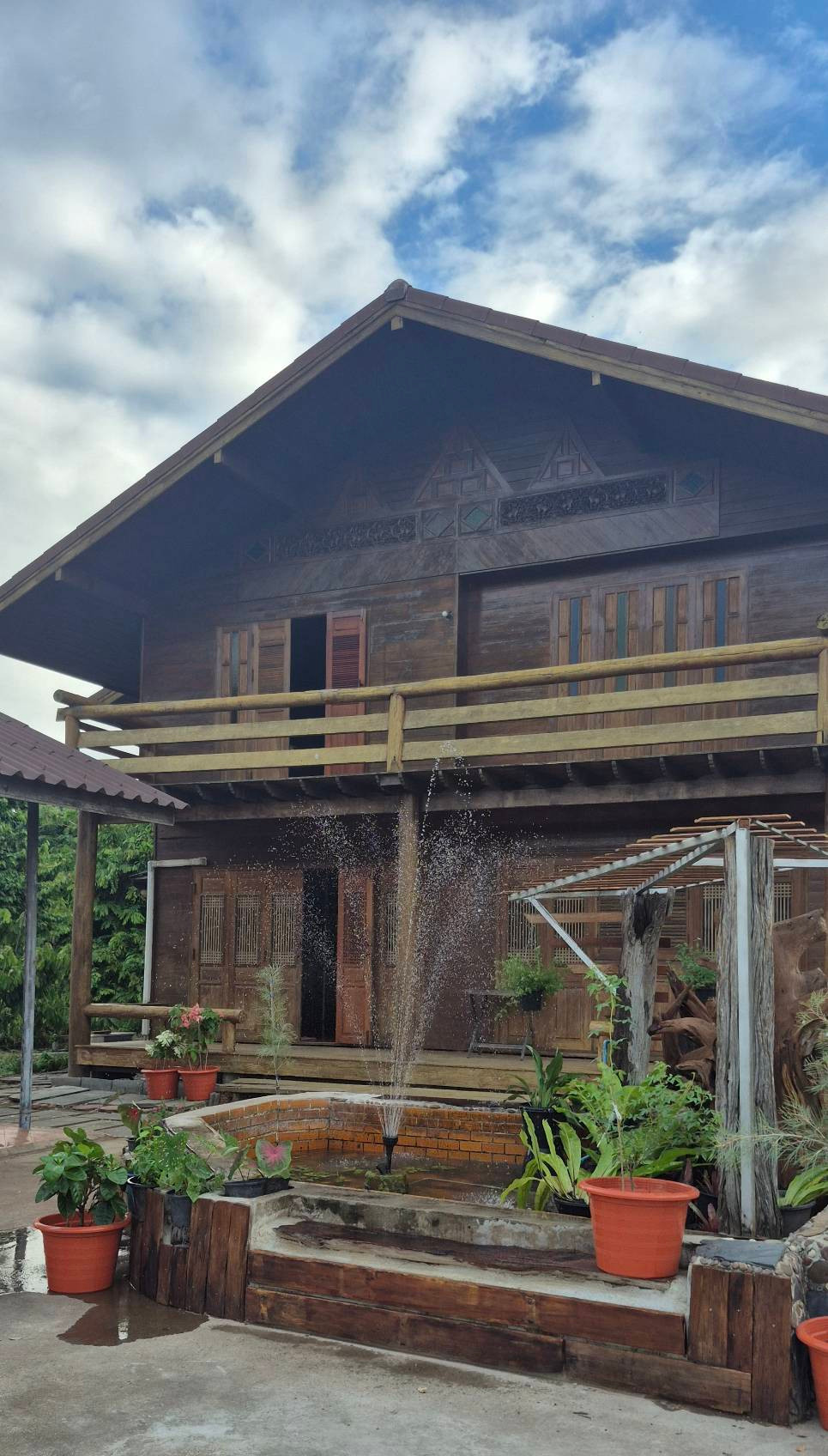 ขายบ้านเดี่ยว 2 ชั้น พร้อมที่ดิน 3 ไร่ 3 งาน อ.เมืองสุพรรณบุรี บรรยากาศร่มรื่น เหมาะสำหรับอยู่อาศัยหรือทำบ้านสวน – รูปที่ 2