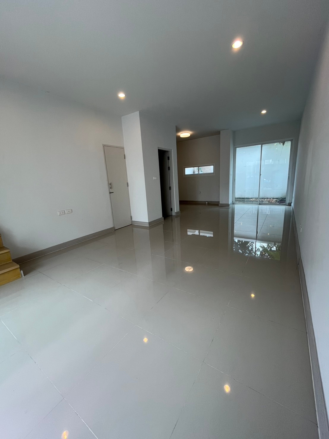 ID 3204 ขายทาวน์โฮม 3 ชั้น หมู่บ้านซิกเนเจอร์ ซอยพระยาสุเรนทร์ 24 แขวงบางชัน เขตคลองสามวา กรุงเทพ – รูปที่ 3