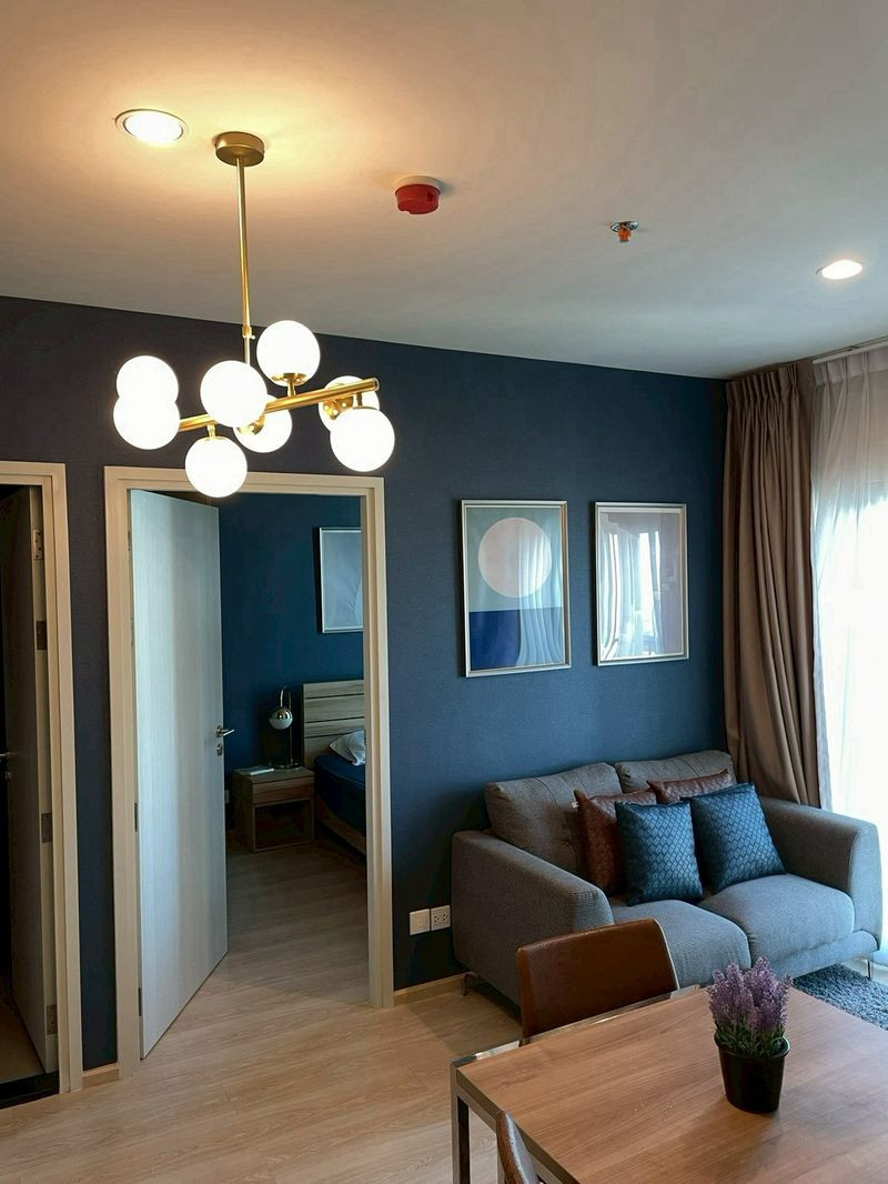 Condo for sale with tenant at Noble Revolve Ratchada 2, convenient transportation, shuttle available, beautifully decorated room, fully furnished.