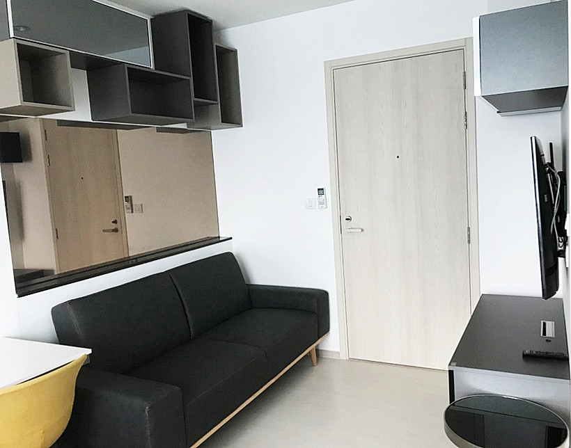 Call : 081-897-6270 For Rent Condo Life Asoke 25 sq.m 34th floor Corner Unit, Rooftop Garden View, Built-in Fully furnished, Ready to move in Call : 081-897-6270 For Rent Condo Life Asoke 25 sq.m 34th floor Corner Unit, Rooftop Garden View, Built-in Fully furnished, Ready to move in