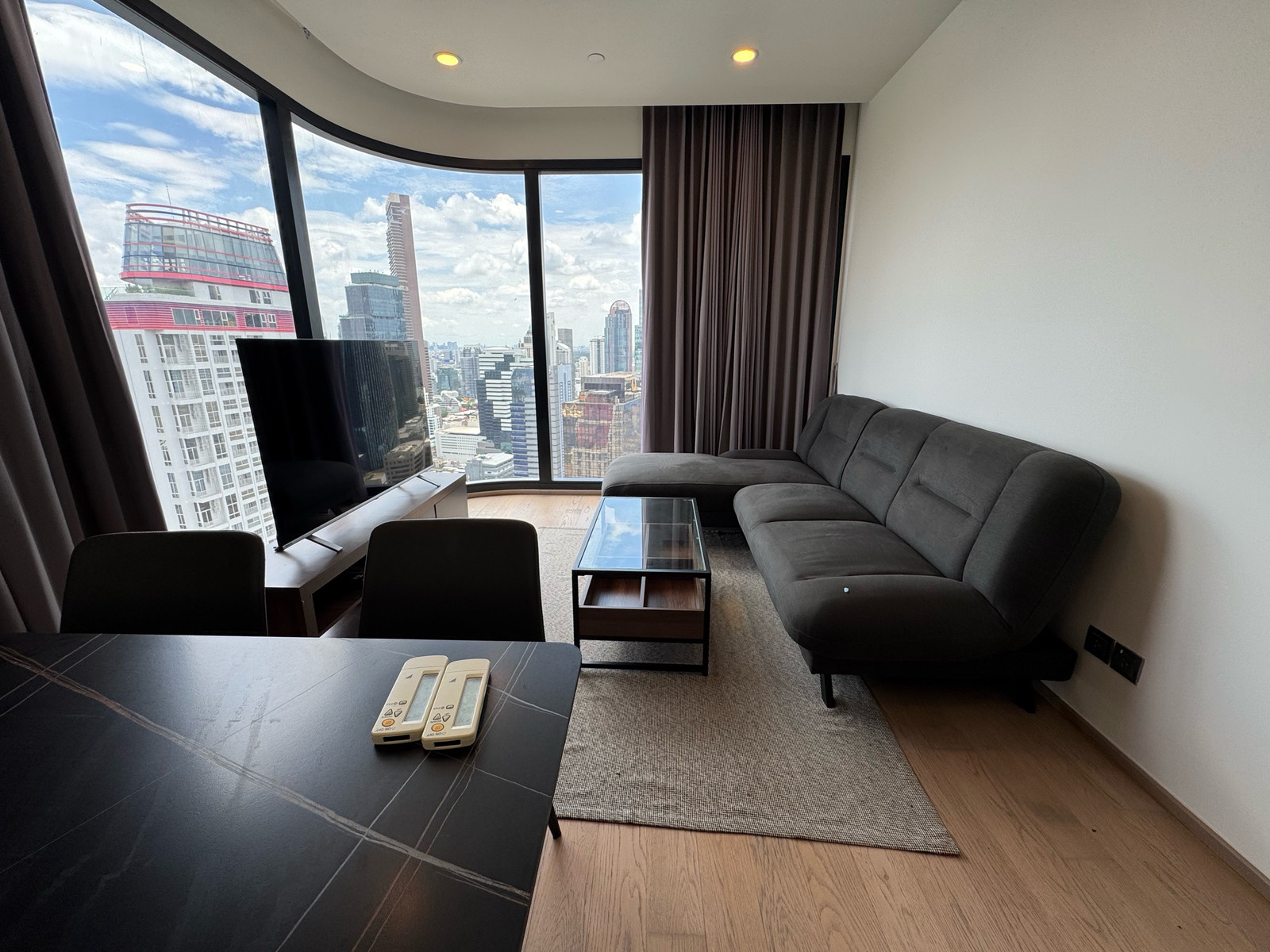 For RENT 2 Bedroom Ashton Chula Silom price 50,000 baht contact 0869017364