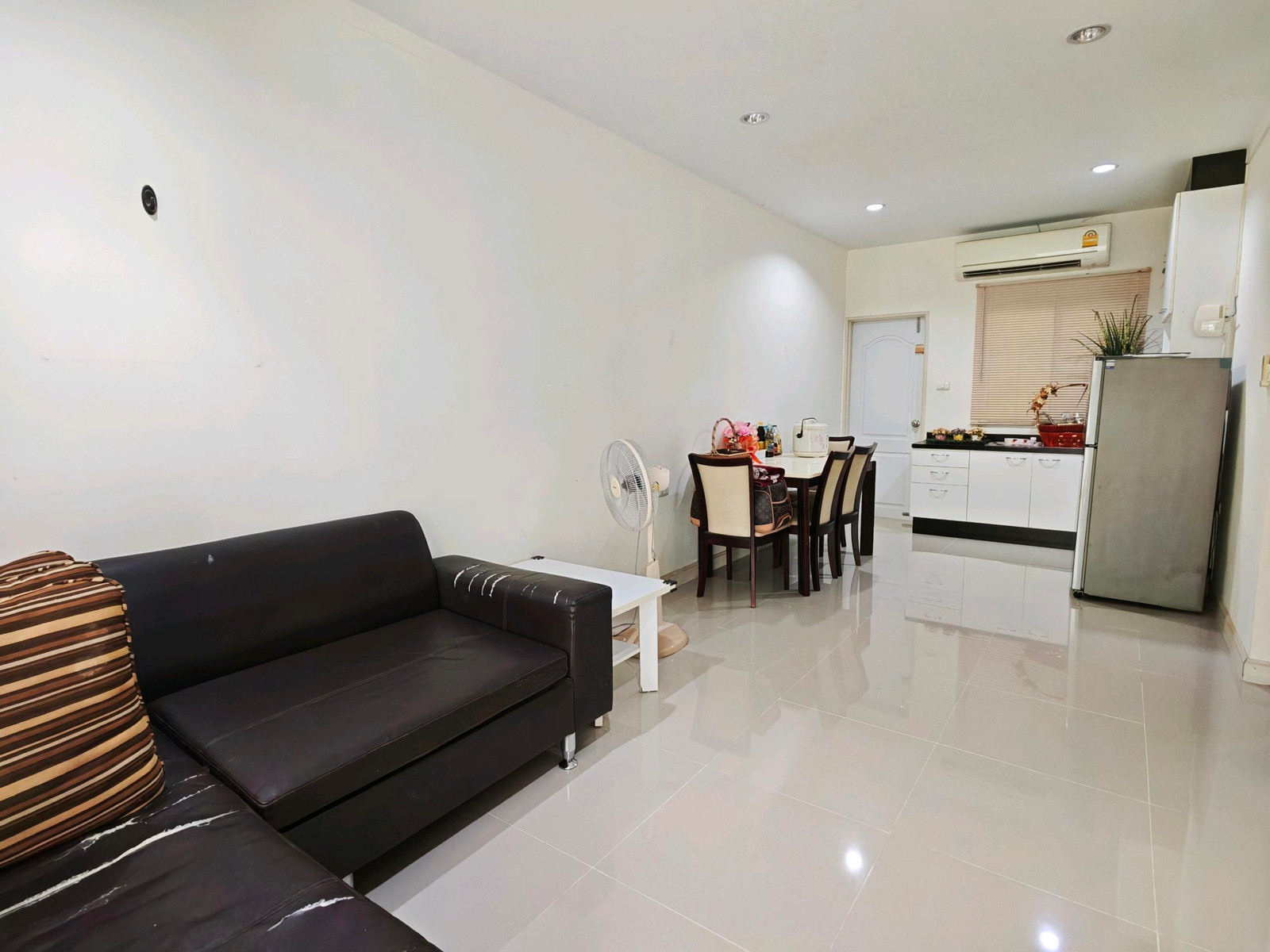💫ขาย ทาวน์เฮาส์ ไอลีฟทาวน์ ประชาอุทิศ 90💫 🏡ทาวน์เฮาส์ 2 ชั้น ขายตามสภาพ พร้อมเฟอร์นิเจอร์และเครื่องใช้ไฟฟ้า ทำเลประชาอุทิศ 90 สมุทรปราการ  ✨ราคาดี เพียง 1.49 ล้านบาท ✨ขายตามสภาพ พร้อมเฟอร์นิเจอร์และเครื่องใช้ไฟฟ้า ✨บ้านหันหน้าทิศใต้ รับลมดี บ้านโปร่งสบ – รูปที่ 4