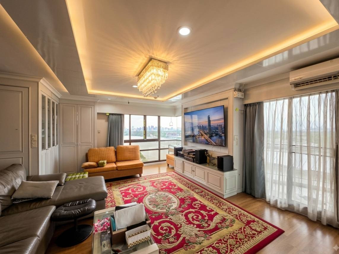 Luxurious penthouse room along the Chao Phraya River. It doesnt always have to be expensive! Luxurious penthouse room along the Chao Phraya River. It doesnt always have to be expensive!
