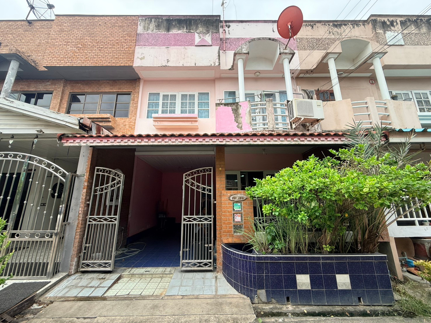 Opportunity to Own Your Home, 2 Story Townhouse for Sale at Natthakan Village, Phetkasem 112 Opportunity to Own Your Home, 2 Story Townhouse for Sale at Natthakan Village, Phetkasem 112