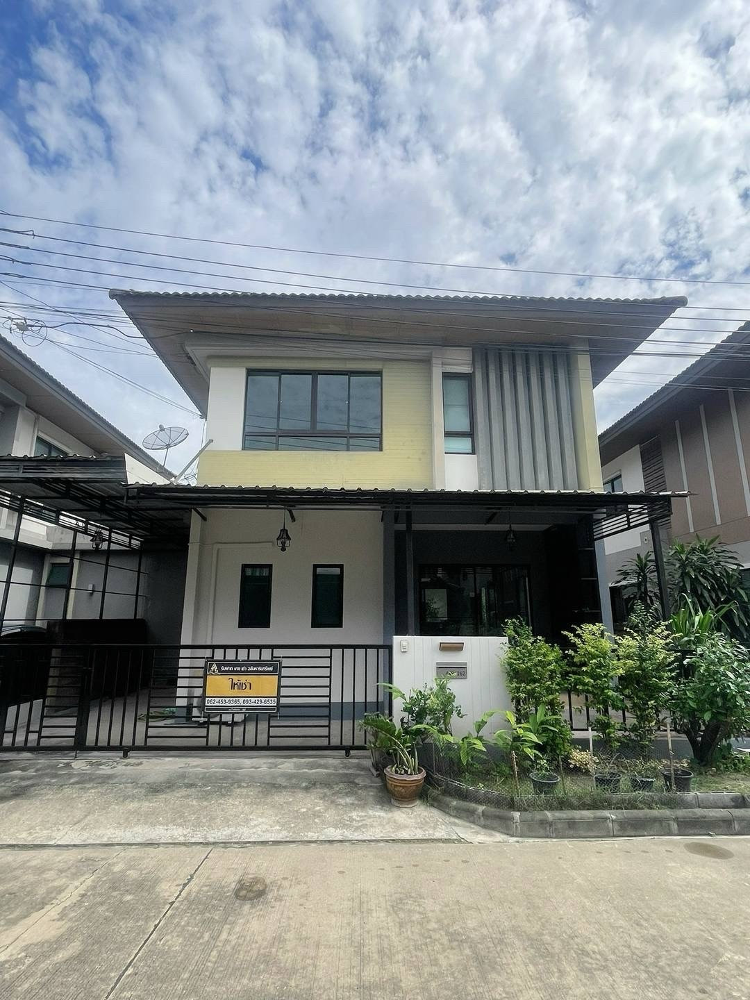 Village semi-detached house for rent Ready for Patt Prime Ramintra, completely renovated. Near Sathit Phatthana School Village semi-detached house for rent Ready for Patt Prime Ramintra, completely renovated. Near Sathit Phatthana School
