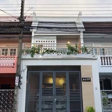2-story townhouse for rent, Soi Nawamin 149.