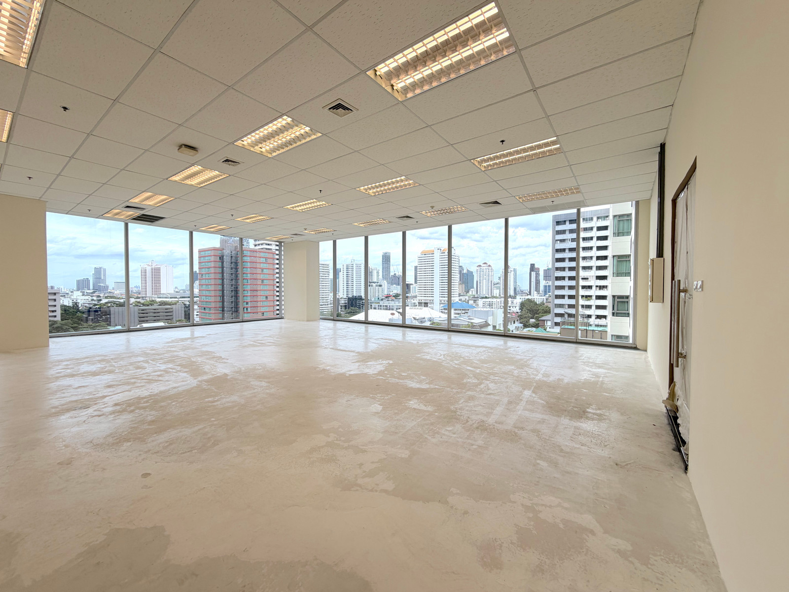 Grade A Office 190m จาก BTS พร้อมพงษ์, วิวสวย ห้องมุม Grade A Office 190m จาก BTS พร้อมพงษ์, วิวสวย ห้องมุม