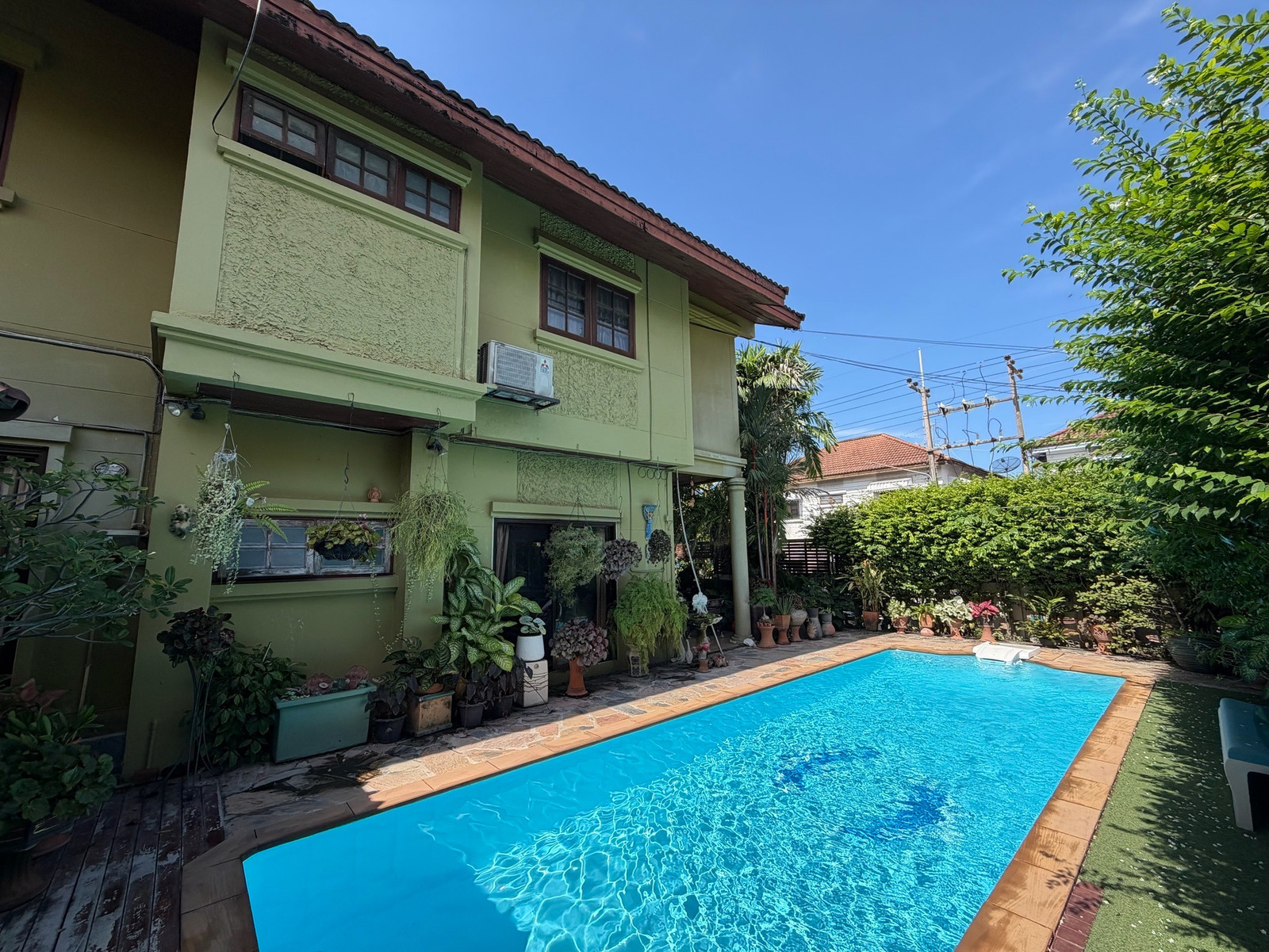 Pool House in Muang Ake Rangsit with Large Backyard Garden Pool House in Muang Ake Rangsit with Large Backyard Garden