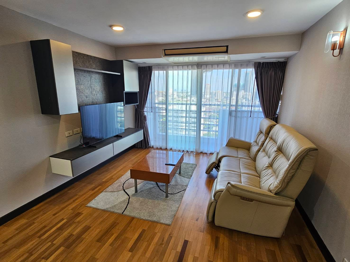 The Waterford Diamond Sukhumvit 30/1 for rent 82 sqm 2 beds 2 baths 40,000 per month for sale 10.2MB The Waterford Diamond Sukhumvit 30/1 for rent 82 sqm 2 beds 2 baths 40,000 per month for sale 10.2MB