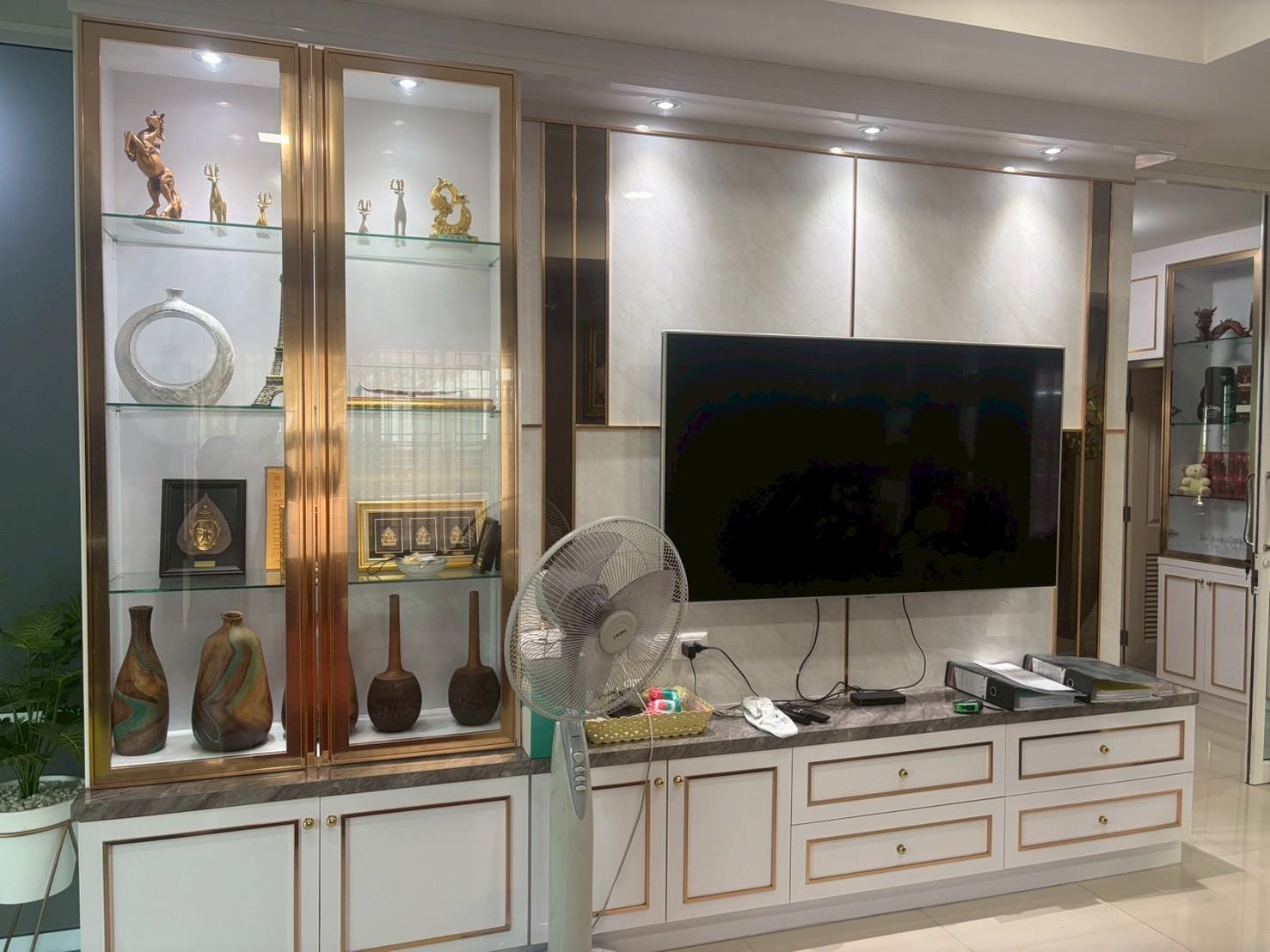 อยากได้บ้านเงียบๆ แต่เข้าเมืองง่าย? ขายบ้านเดี่ยว 62ตรว.พื้นที่ใช้สอย 210ตรม. การ์เด้นวิลล่า วอเตอร์ฟร้อนท์ พร้อมเข้าอยู่ได้ทันทีเเถมเเอร์เฟอร์ทั้งหลัง ทำเลลาดสวาย ใกล้สิ่งอำนวยความสะดวก  – รูปที่ 3