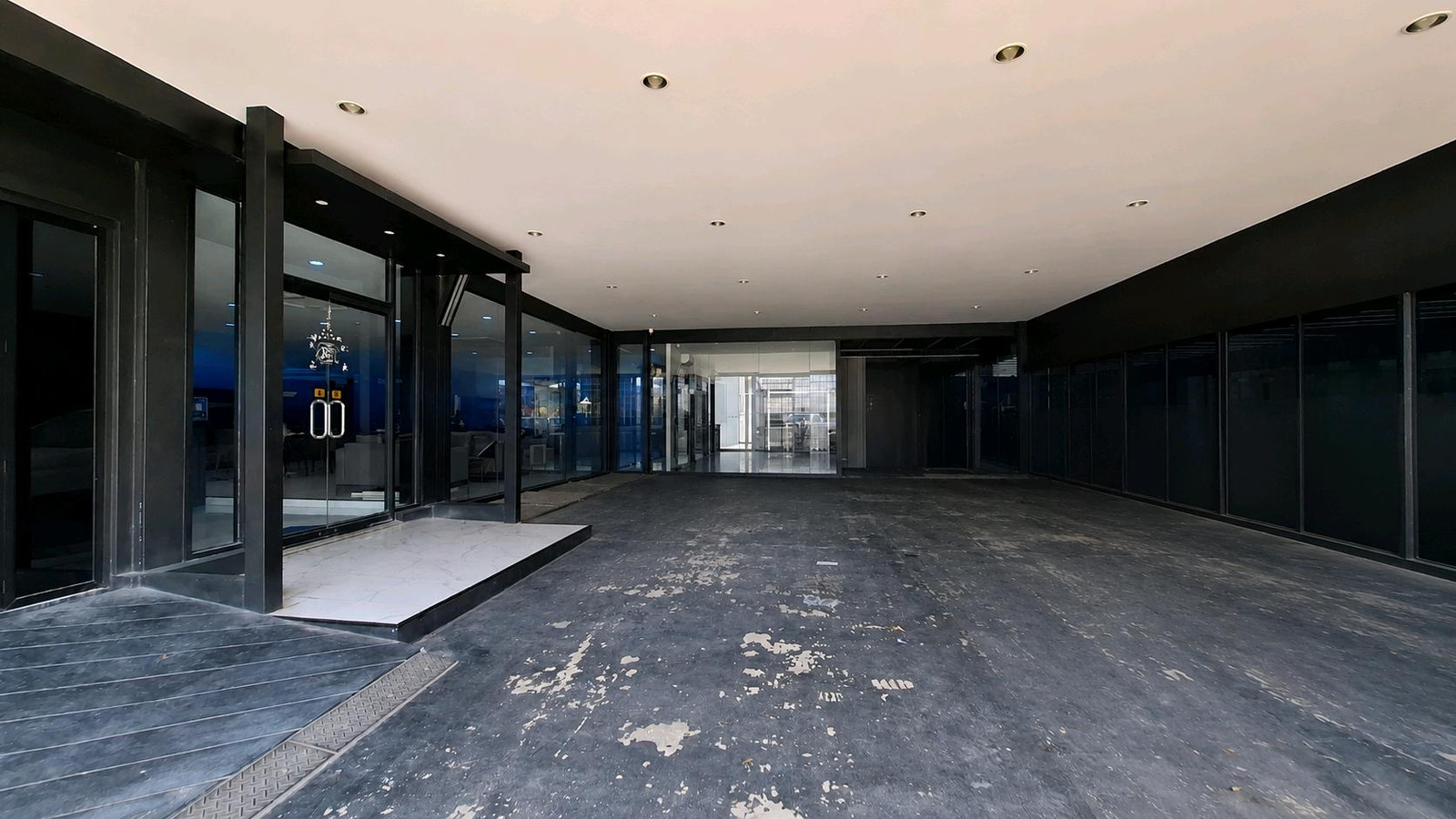 Showroom + Office for rent, next to Srinakarin Road | Area approximately 800 sq m | Near Seacon Square – Paradise Park – รูปที่ 3