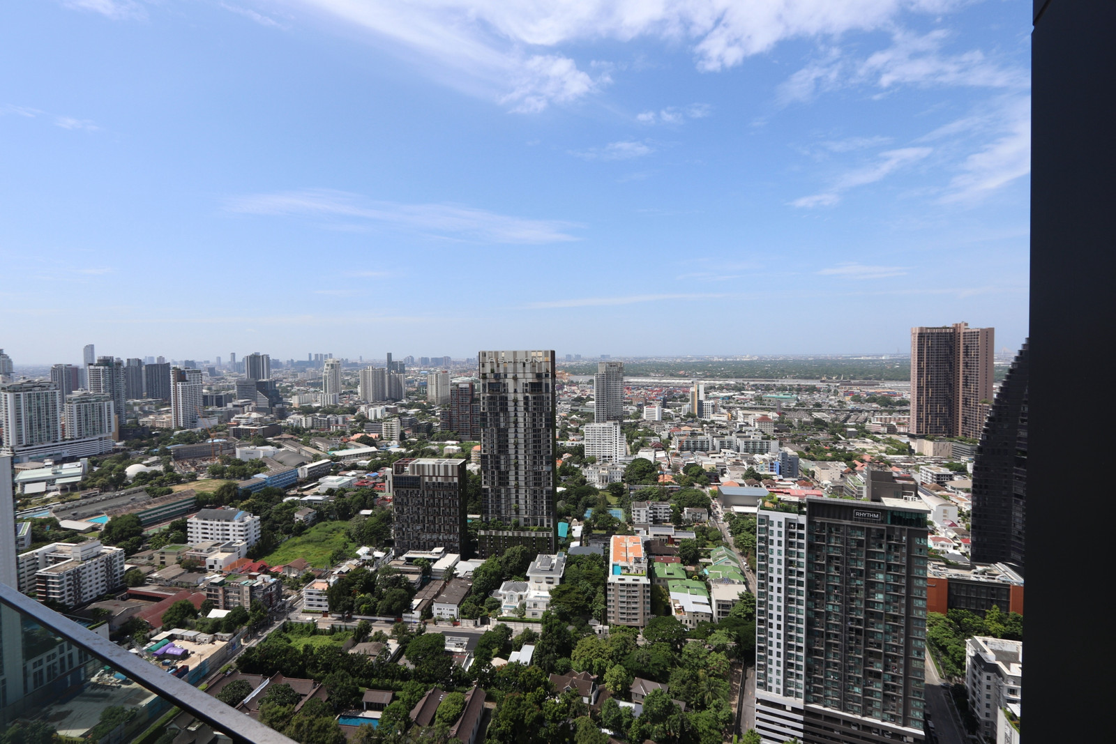 Sale The Esse Sukhumvit 36 2bed High Floor 3x stunning view call 0863323299