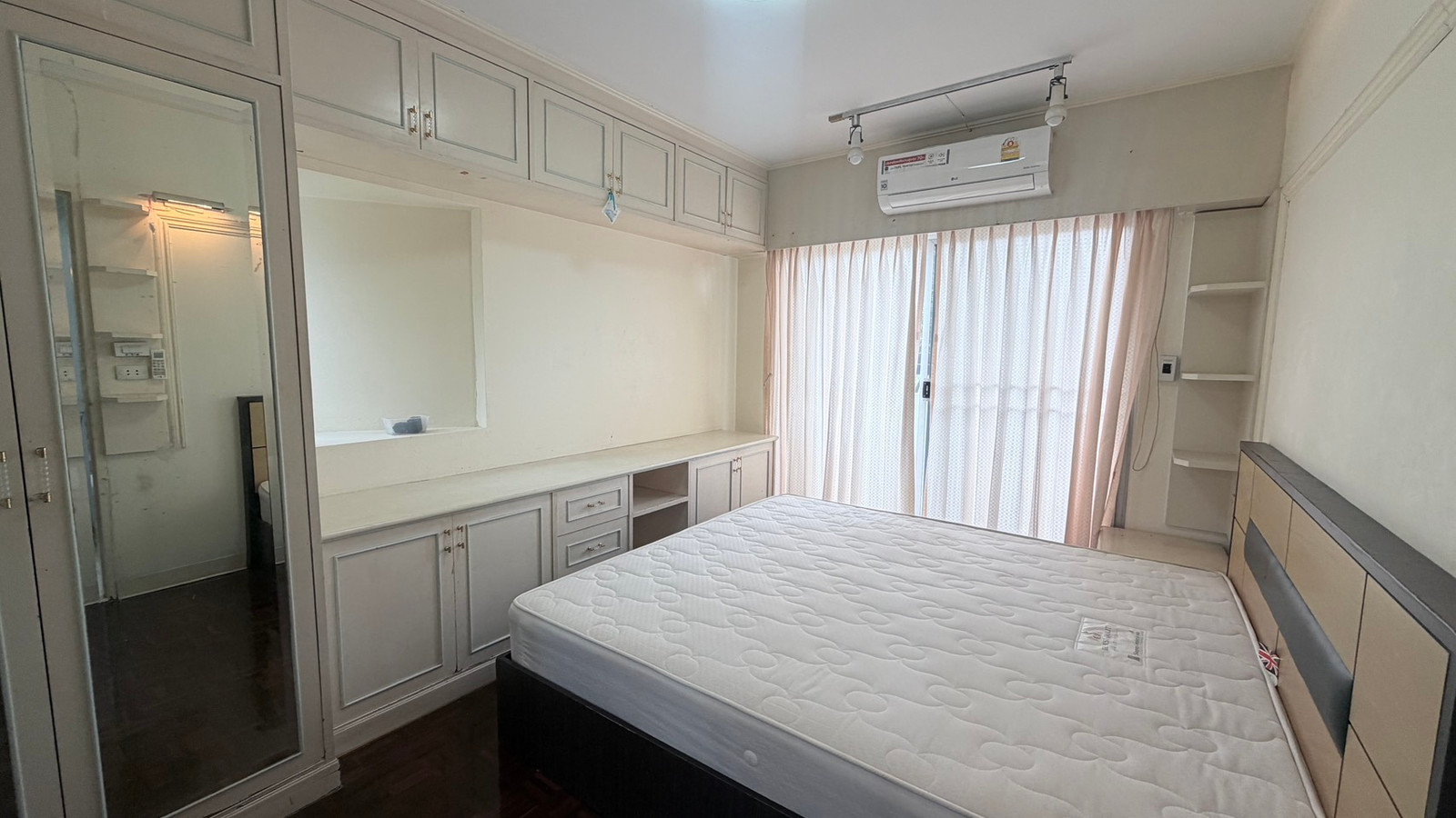 Condo for rent, Baan Suanthon Srinakarin, 2nd floor, area 60 square meters. Condo for rent, Baan Suanthon Srinakarin, 2nd floor, area 60 square meters.
