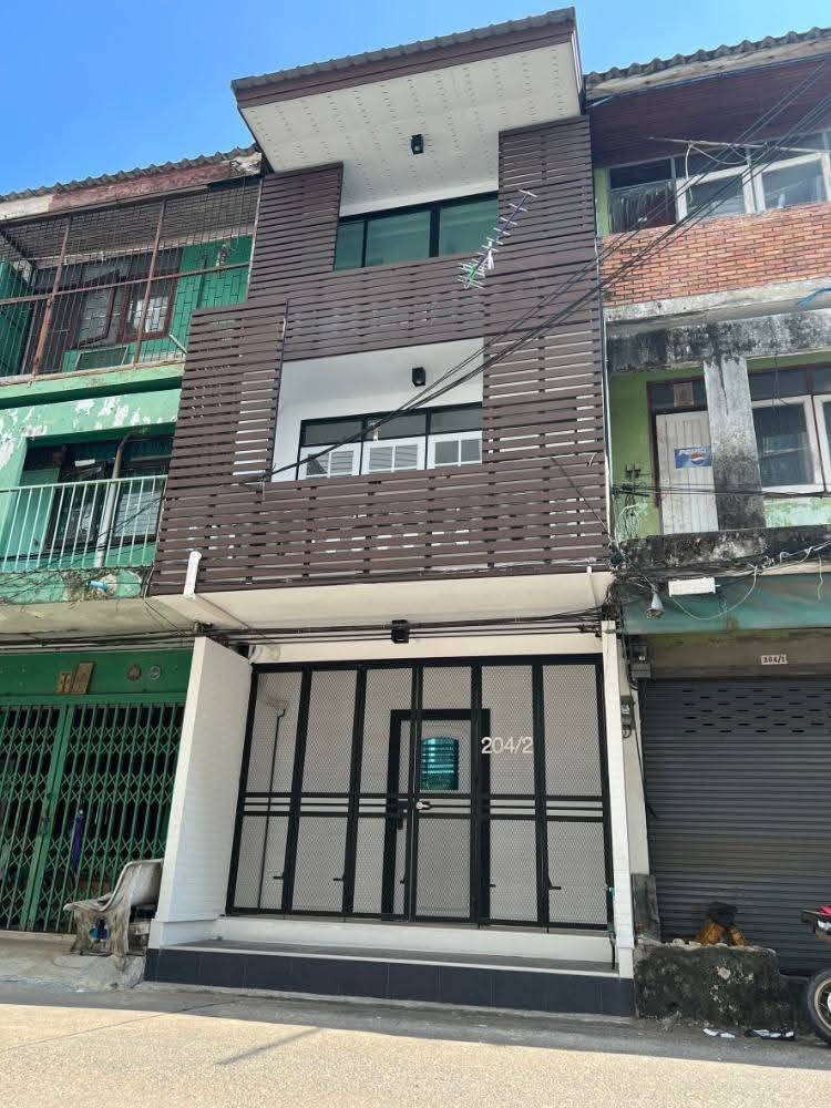 For rent: Urgent Home Office/ Townhome Soi Sukhumvit 95, near BTS Bang Chak, only 400 meters.