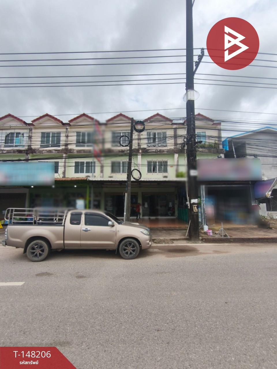 3-story commercial building for sale, area 64 sq m, Tha Mai, Chanthaburi, excellent location, next to Sukhumvit Road, community area.