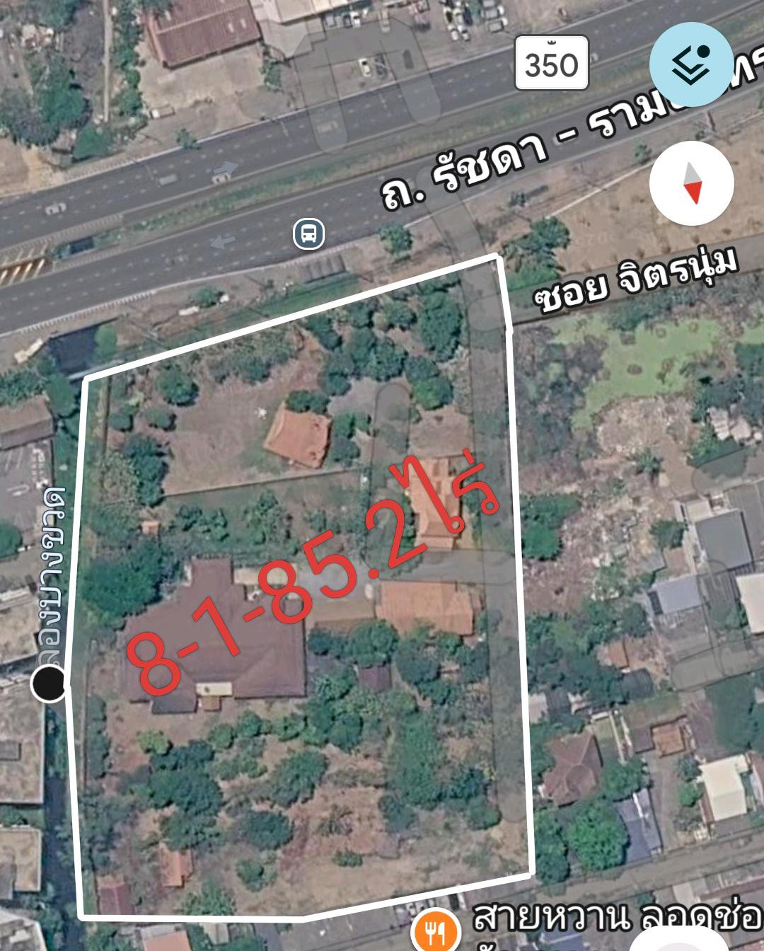 Land for rent next to Ratchada-Ramindra Road, area 8 and a half rai with buildings. The water never floods. No matter what year it is, we will survive every year. The front of the house is next to a 4-lane road, no water flooding!!!