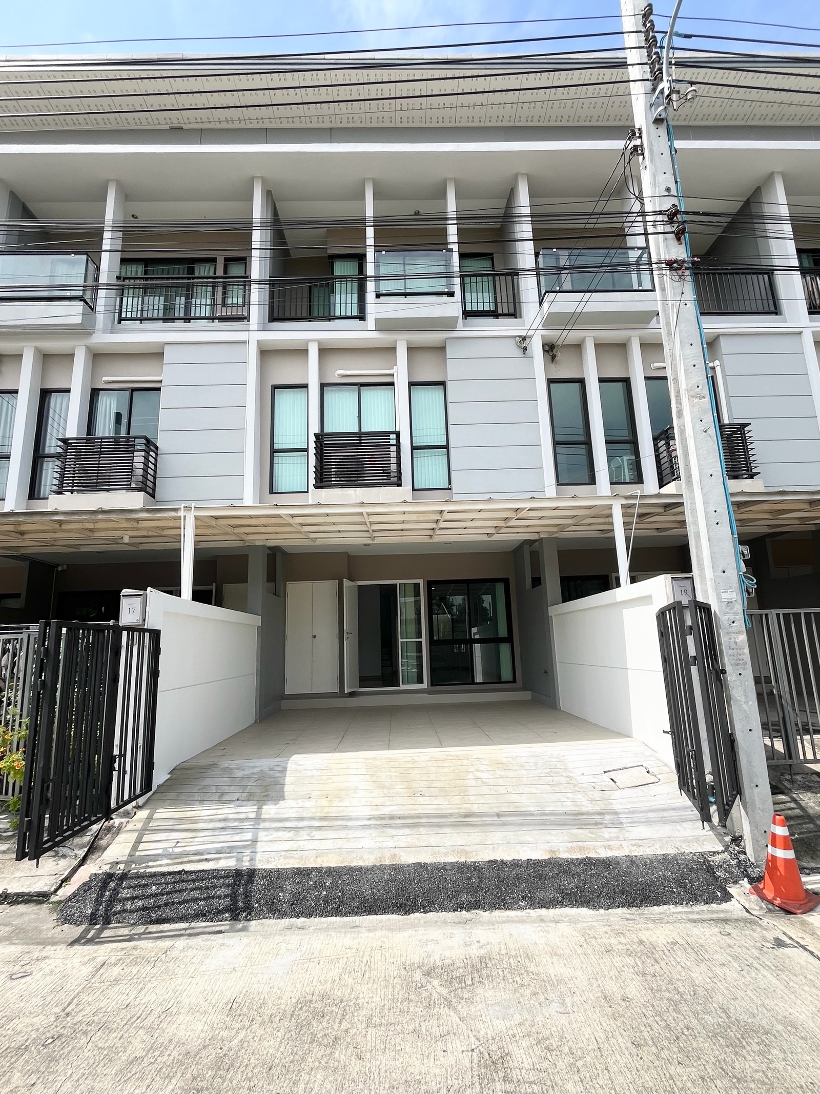 For rent, 3-story townhome, Time home 2, Suan Luang-On Nut, furnished, ready to move in. For rent, 3-story townhome, Time home 2, Suan Luang-On Nut, furnished, ready to move in.