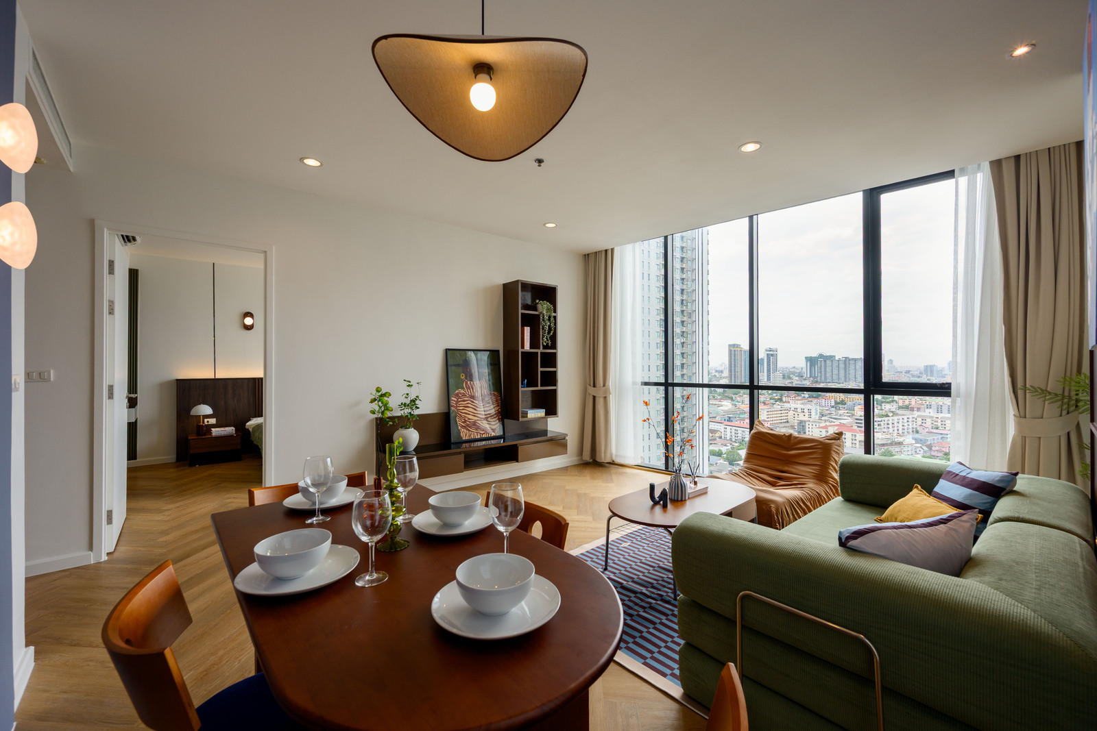 : คอนโดรีโนเวทใหม่ ติดถนนเอกมัย Mid-Century Modern Style – รูปที่ 3