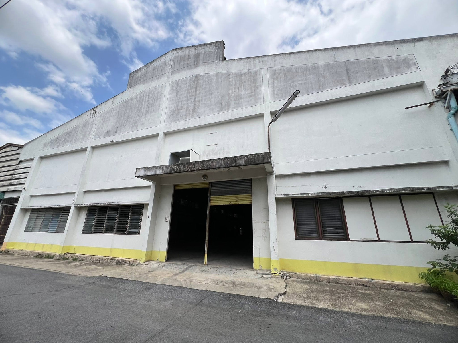 For Rent, 📦 Warehouse & Office | Total Usable Area 5,175 sq.m. | 🟢Green Zone Subdivision Available 📍 Phutthamonthon Sai 7, Sam Phran, Nakhon Pathom For Rent, 📦 Warehouse & Office | Total Usable Area 5,175 sq.m. | 🟢Green Zone Subdivision Available 📍 Phutthamonthon Sai 7, Sam Phran, Nakhon Pathom